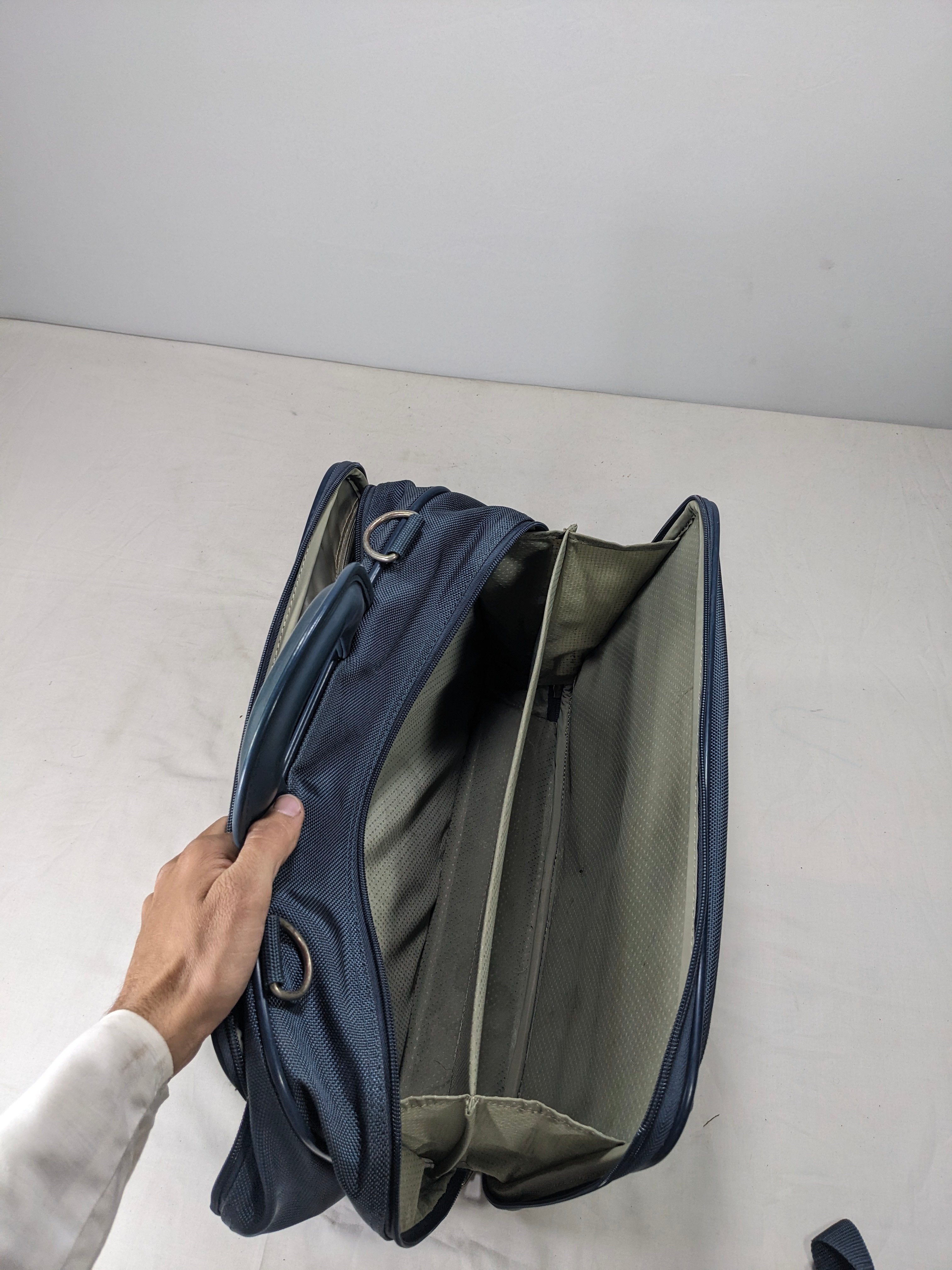Samsonite 100 authentic bag