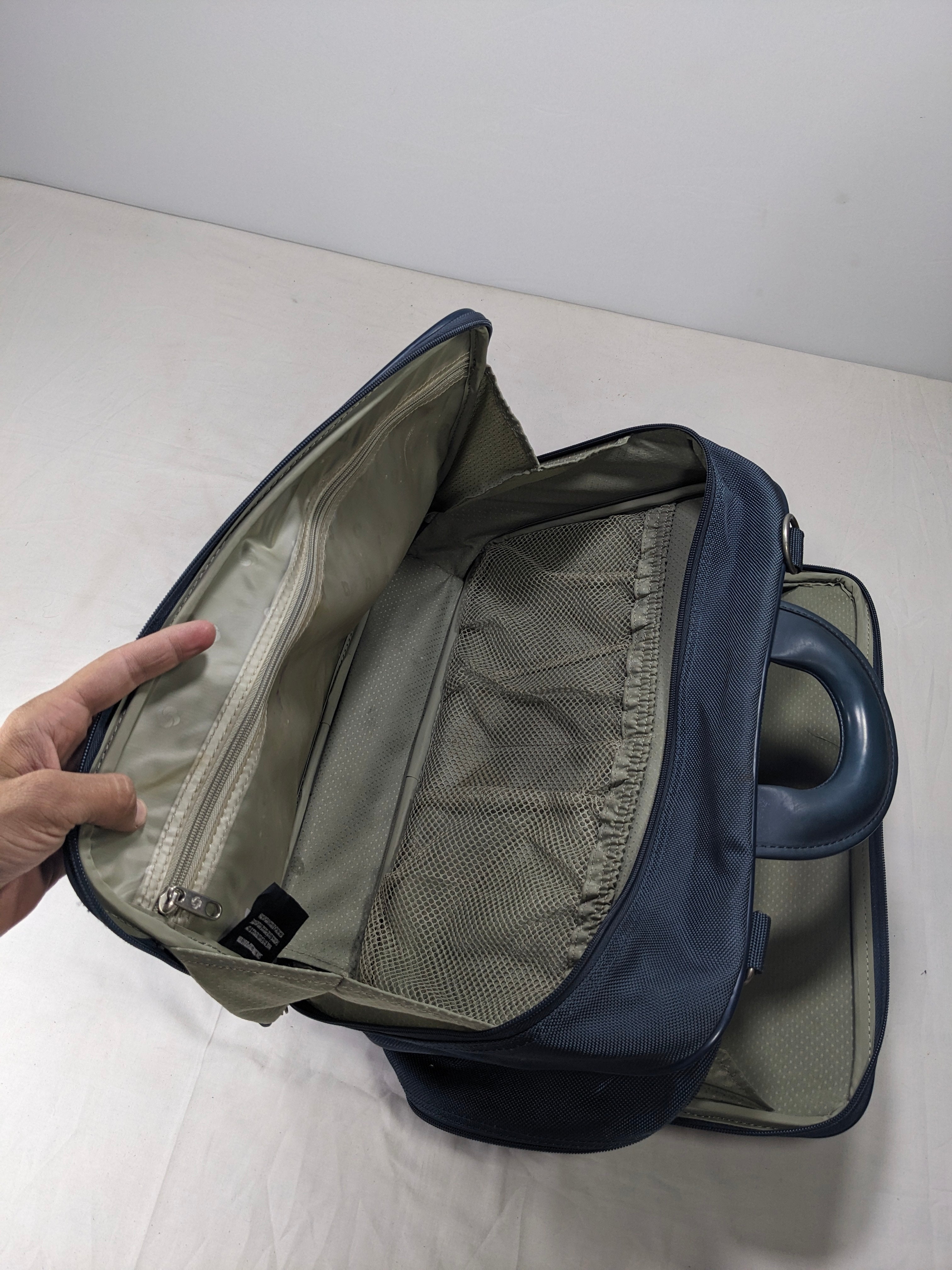 Samsonite 100 authentic bag