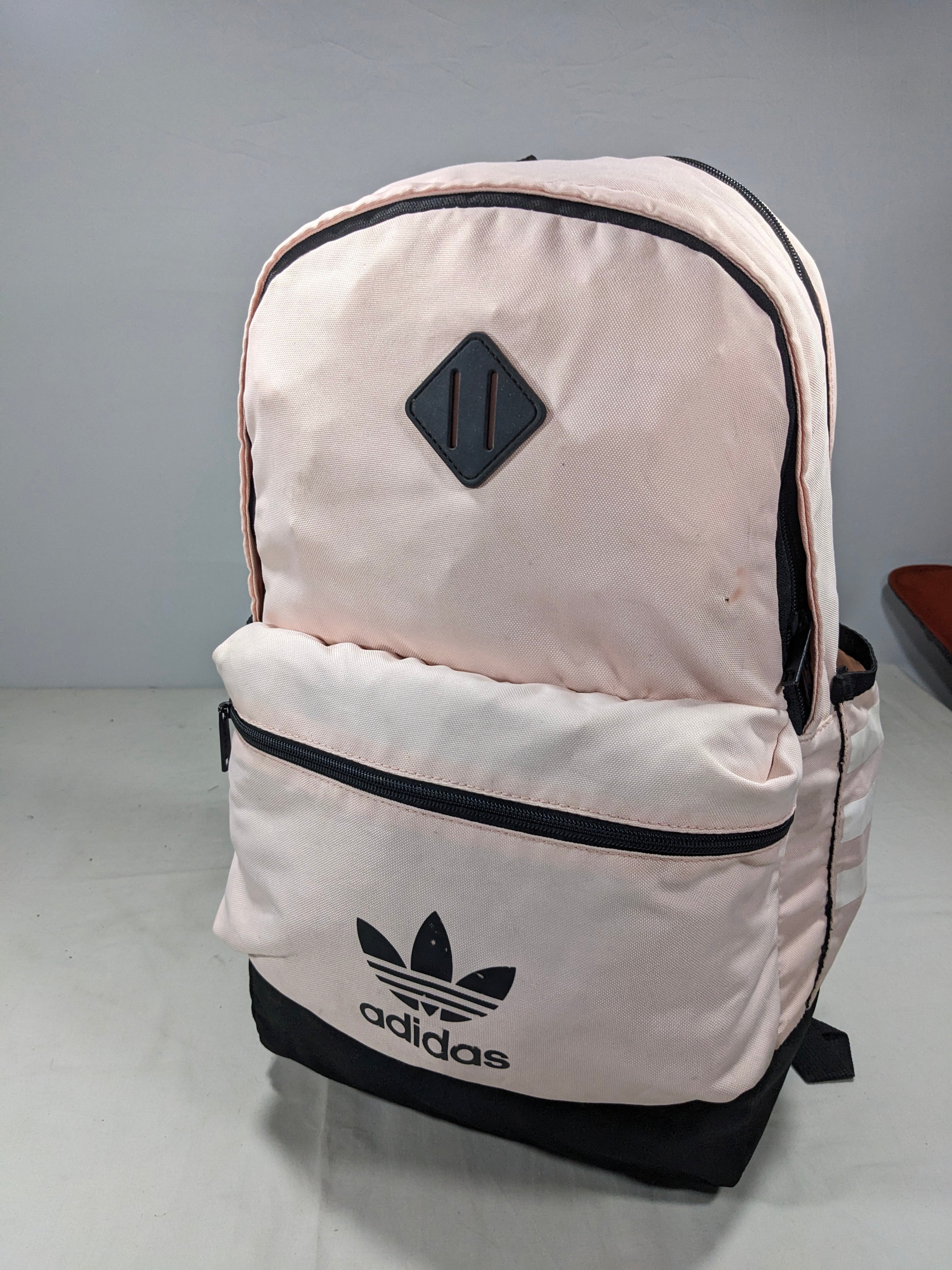 Adidas preloved backpack