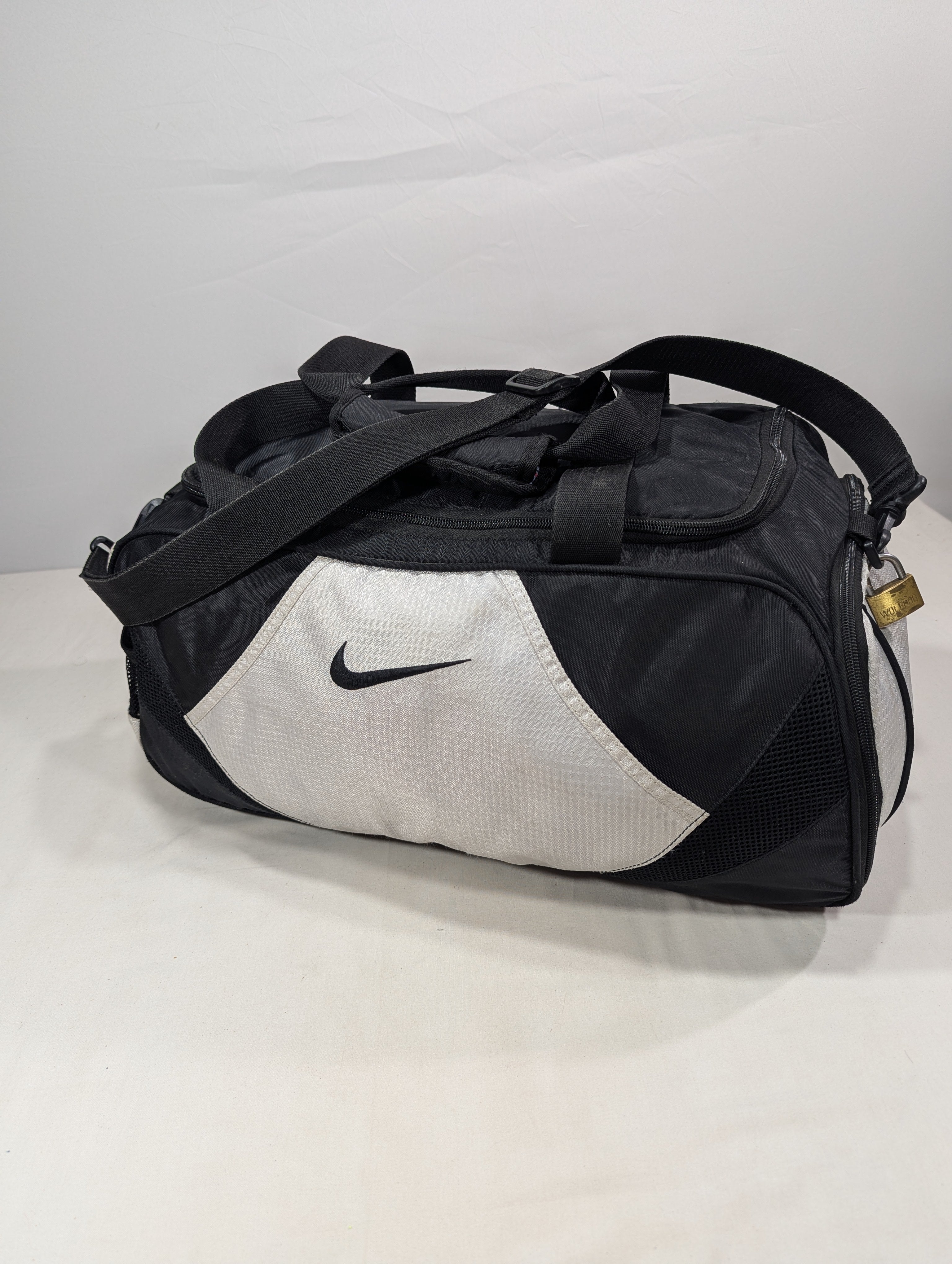 Imported lot Nike bag with separate shoes portion  U25