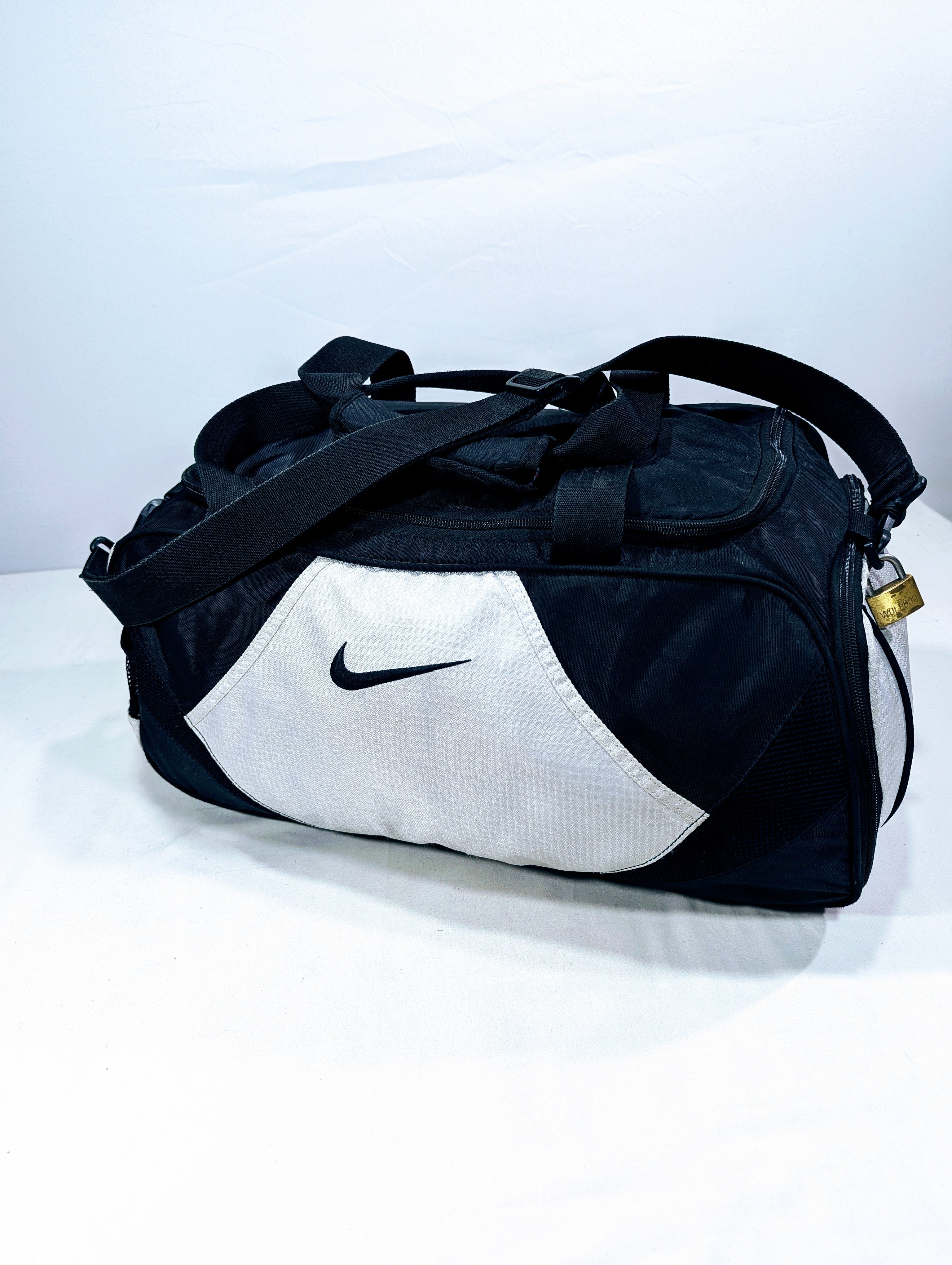 Imported lot Nike bag with separate shoes portion  U25
