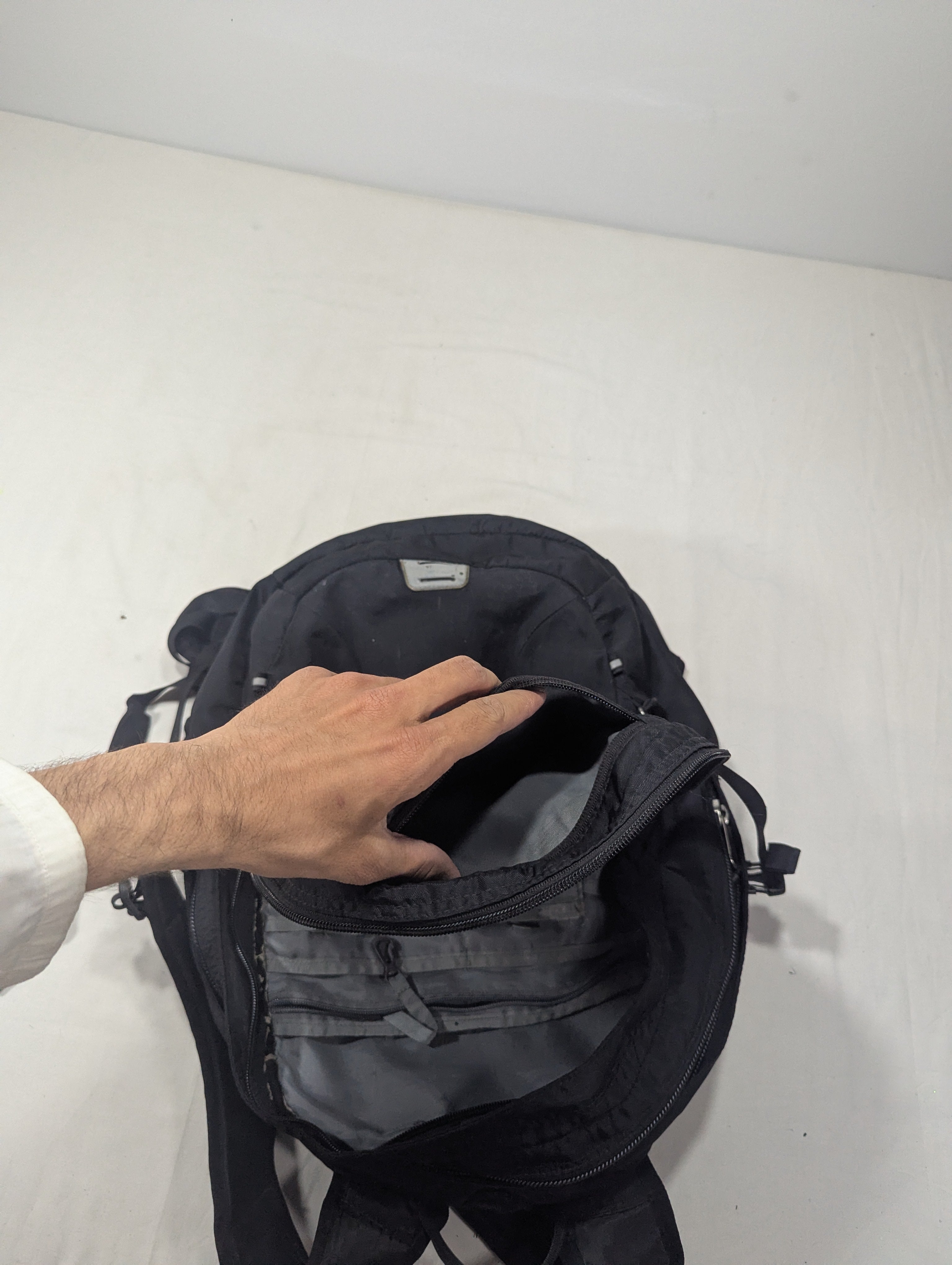 The north face in the black color U25