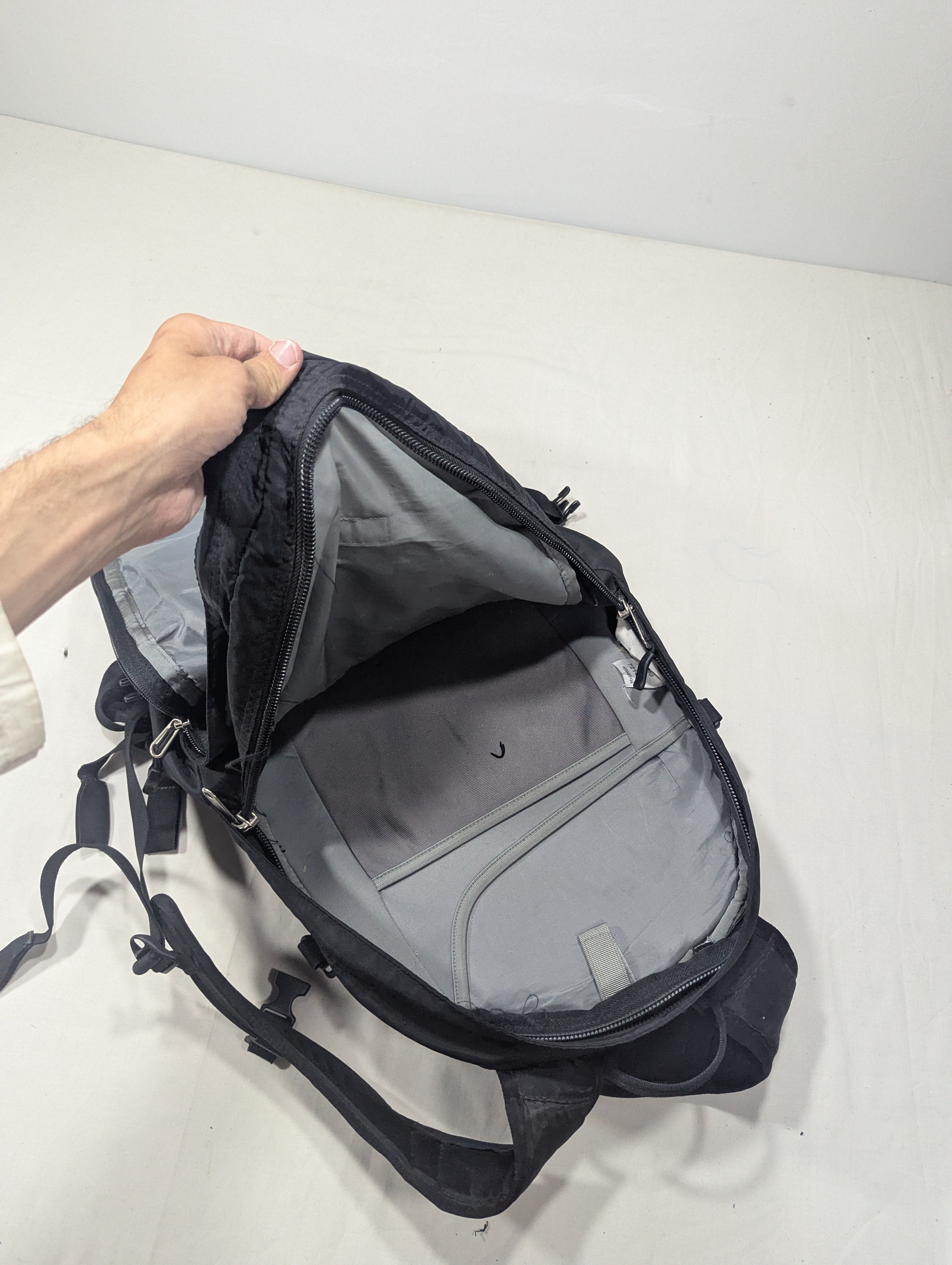The north face in the black color U25