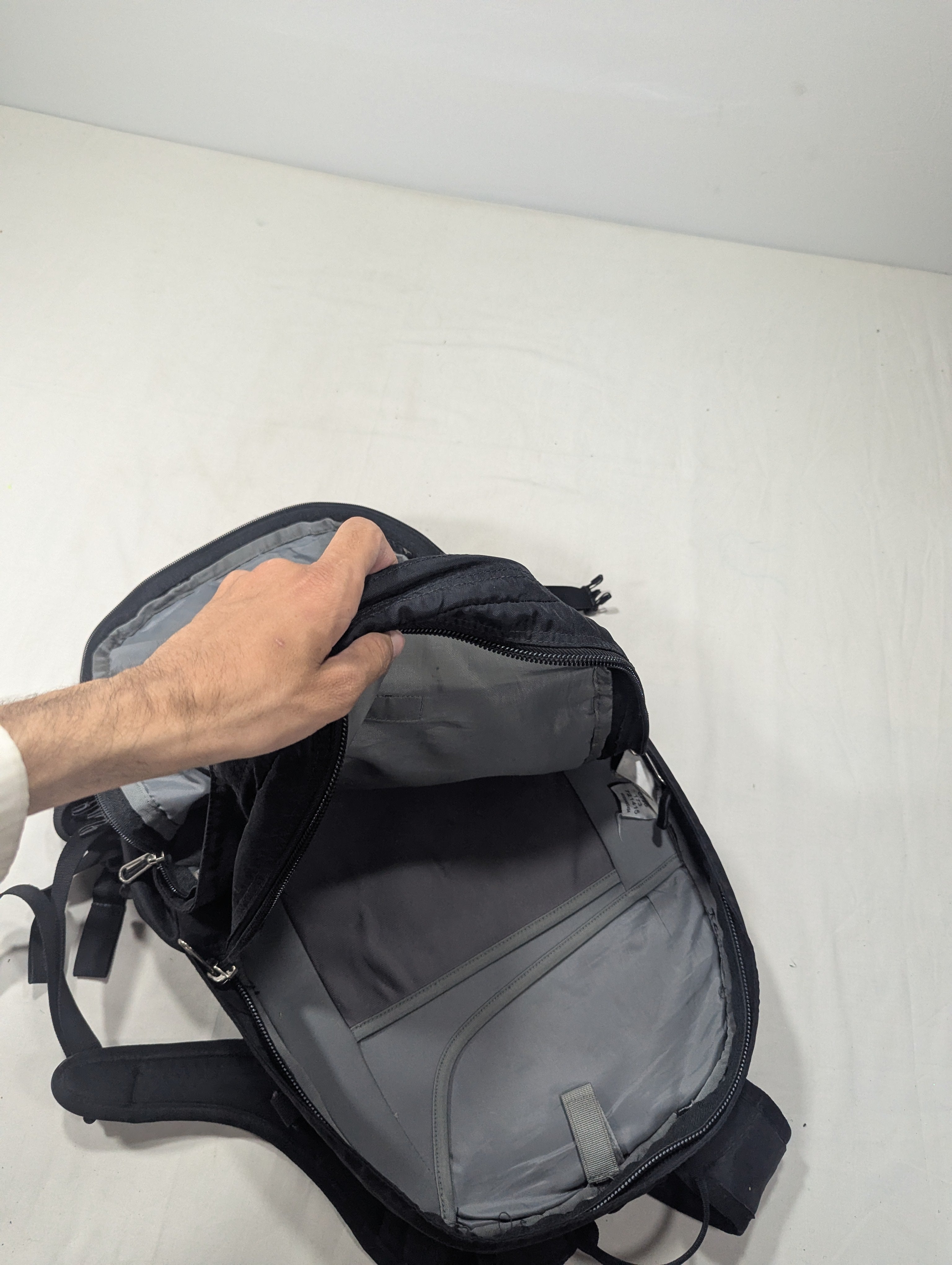 The north face in the black color U25