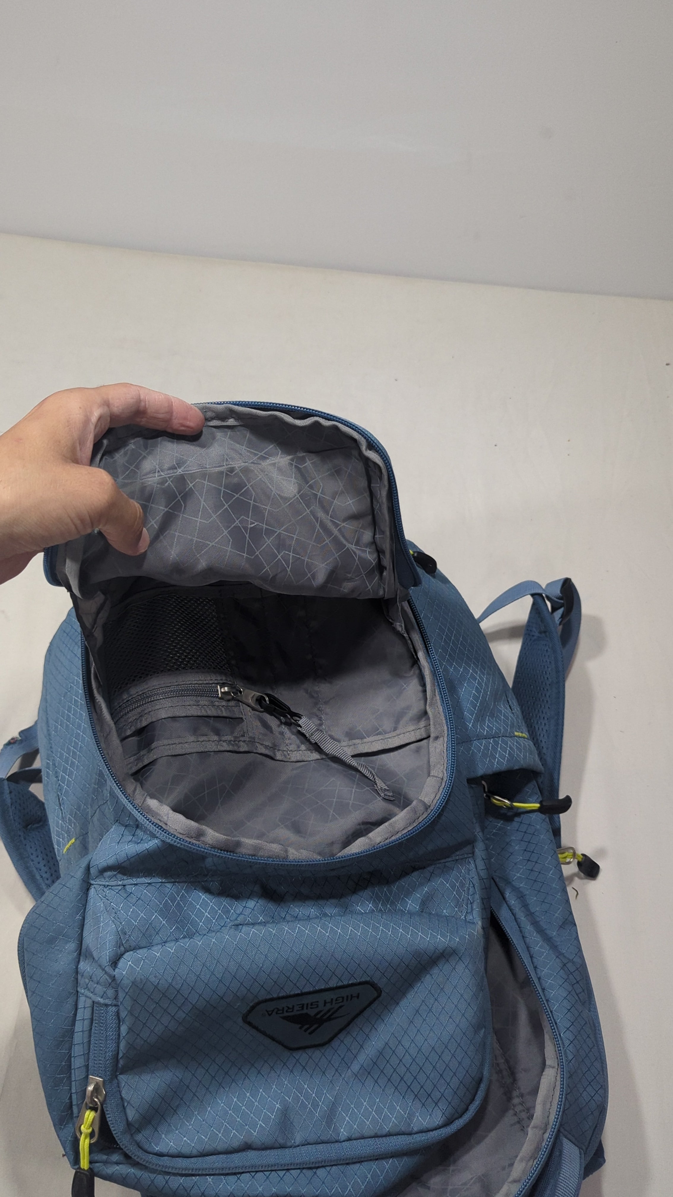 High sierra life time guaranteed backpack U25