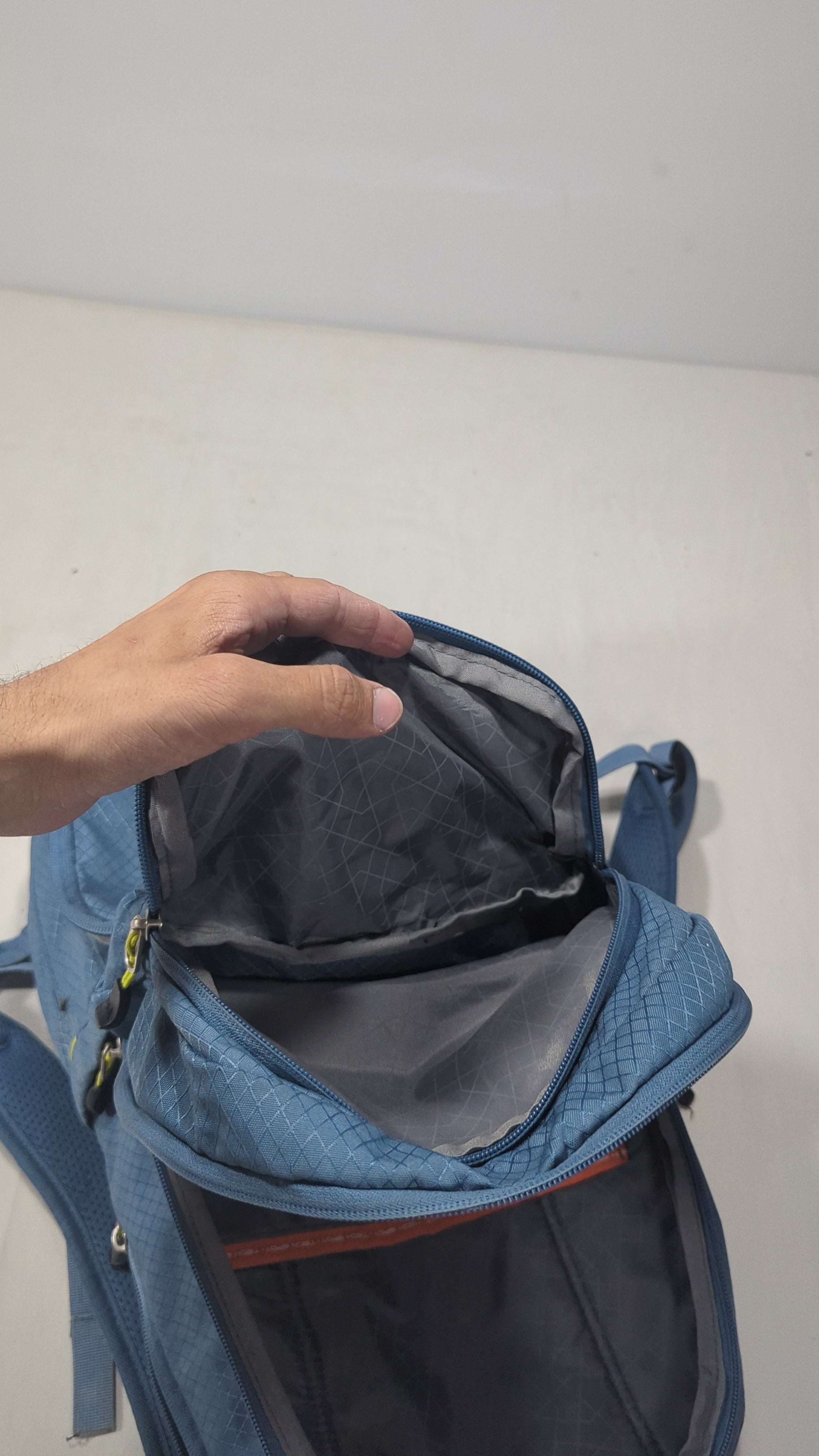 High sierra life time guaranteed backpack U25