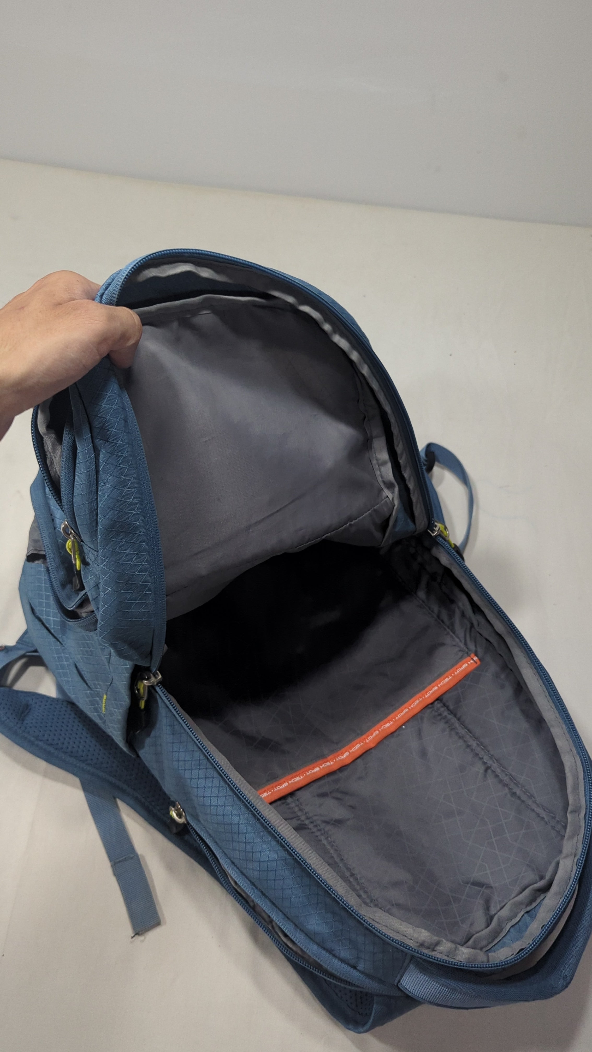 High sierra life time guaranteed backpack U25