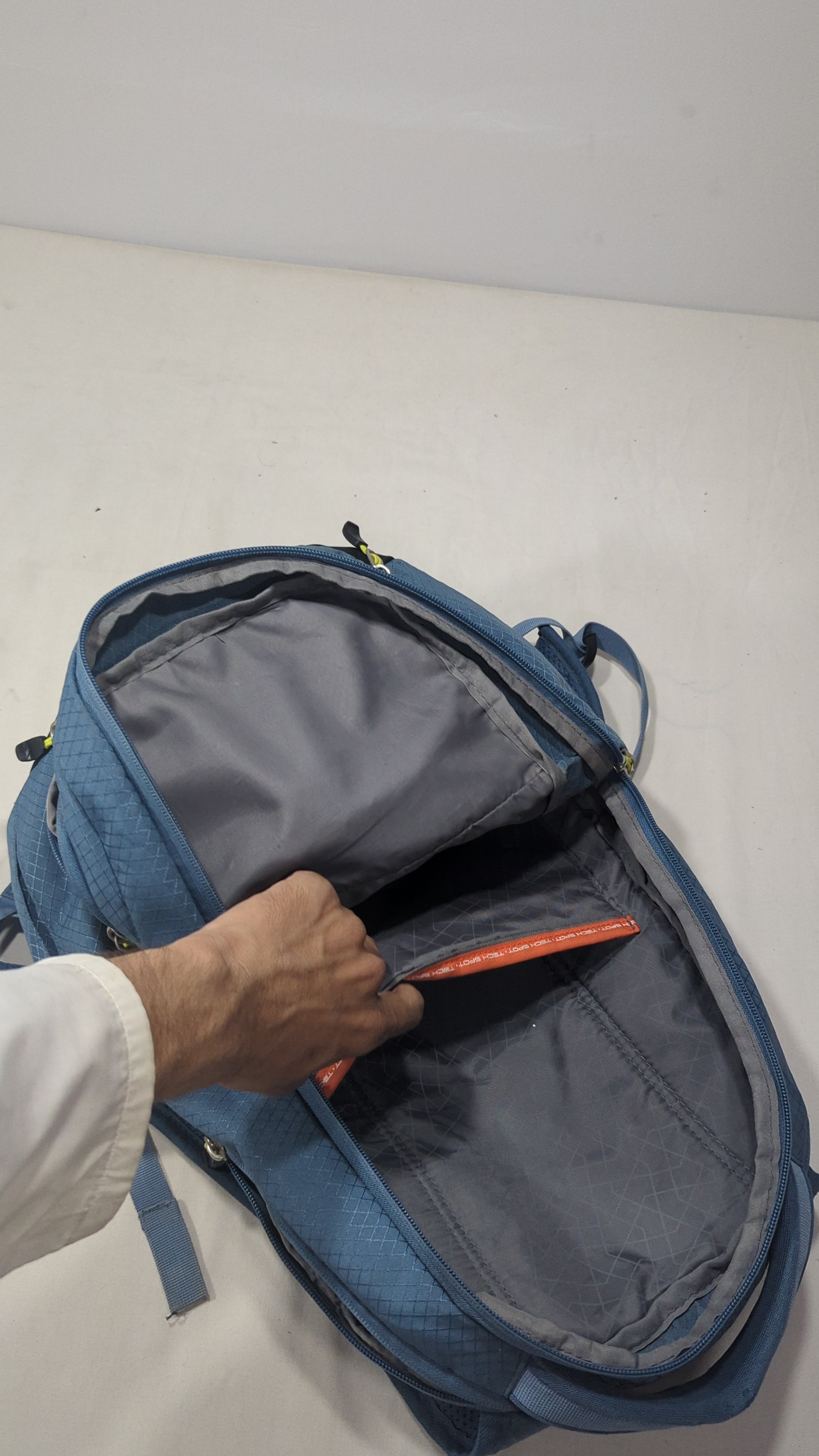High sierra life time guaranteed backpack U25