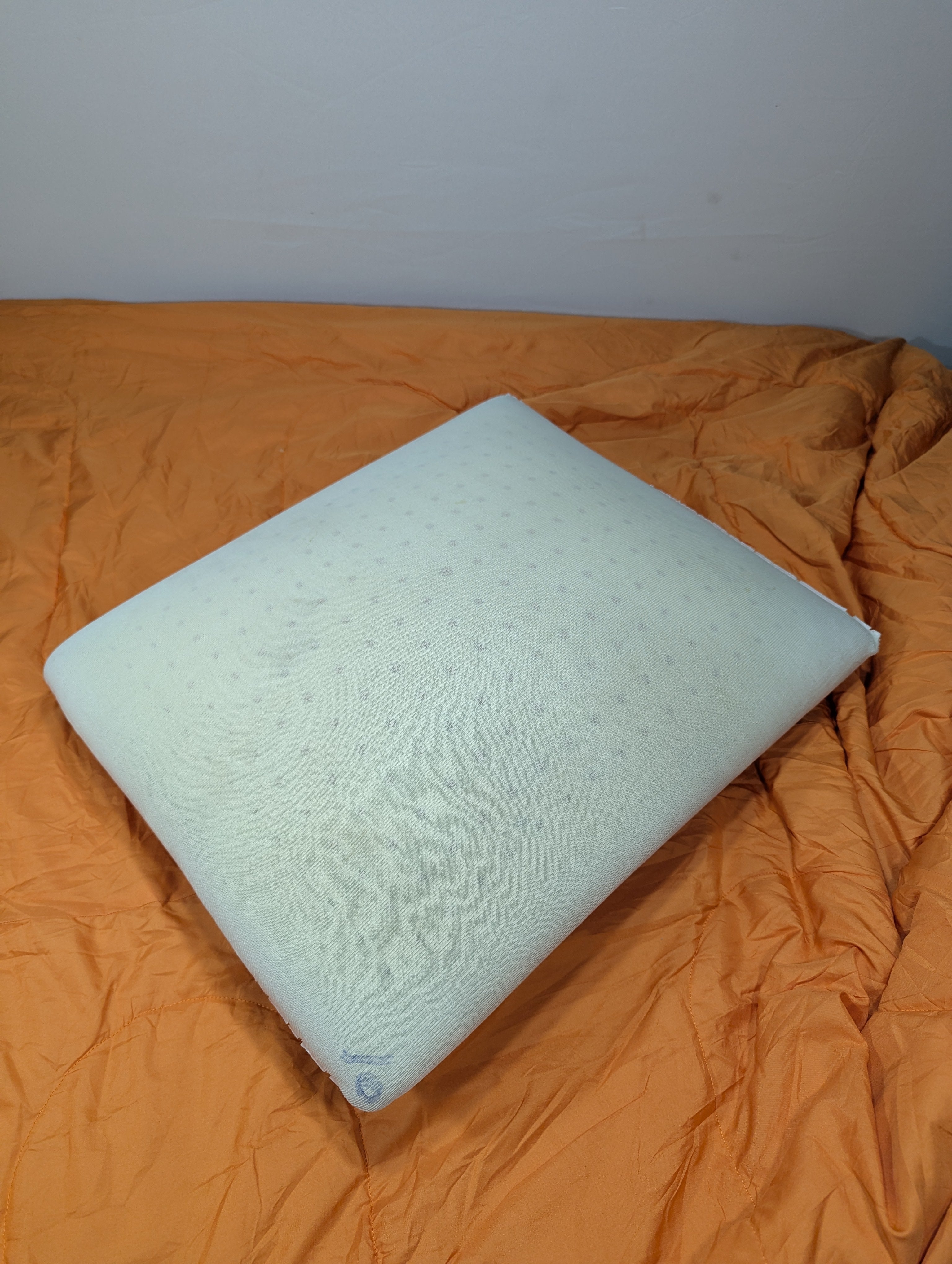 Memory Foam Bed Pillow with Orthopedic Support P10