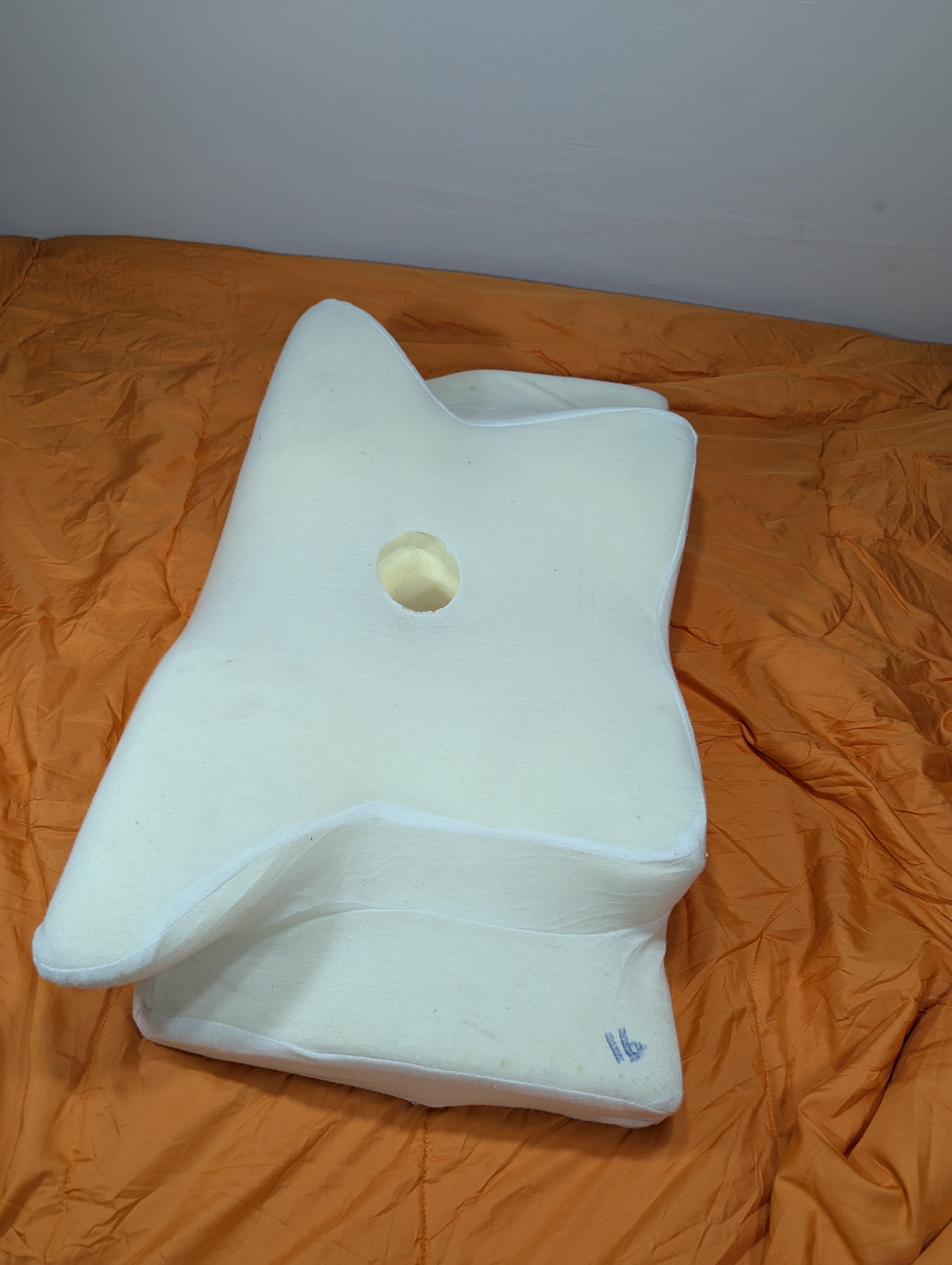 Spine-Aligning Memory Foam Therapeutic Pillow p16