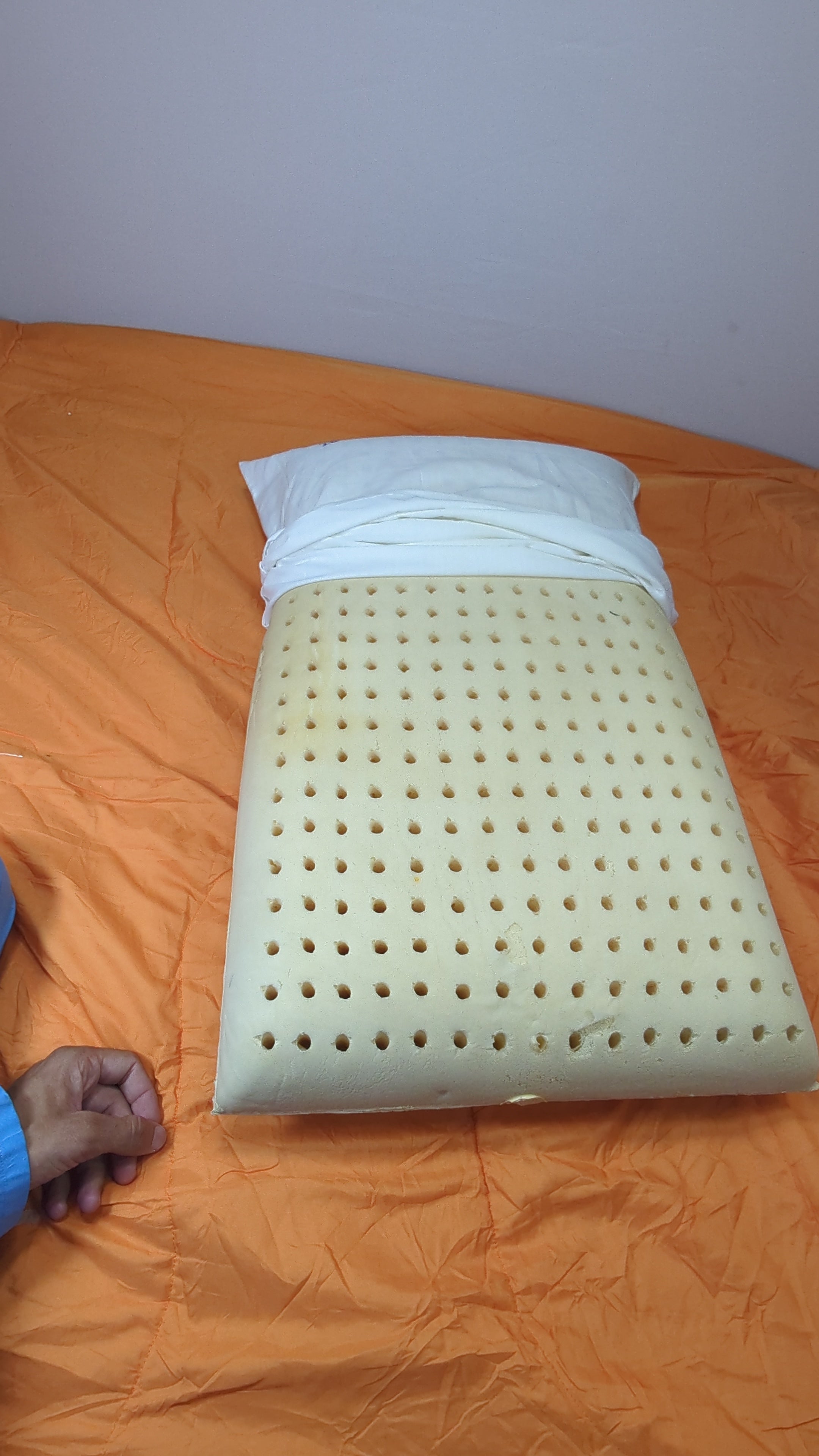 Latex material made, Orthopedic Pillow with Contour Neck Design p28