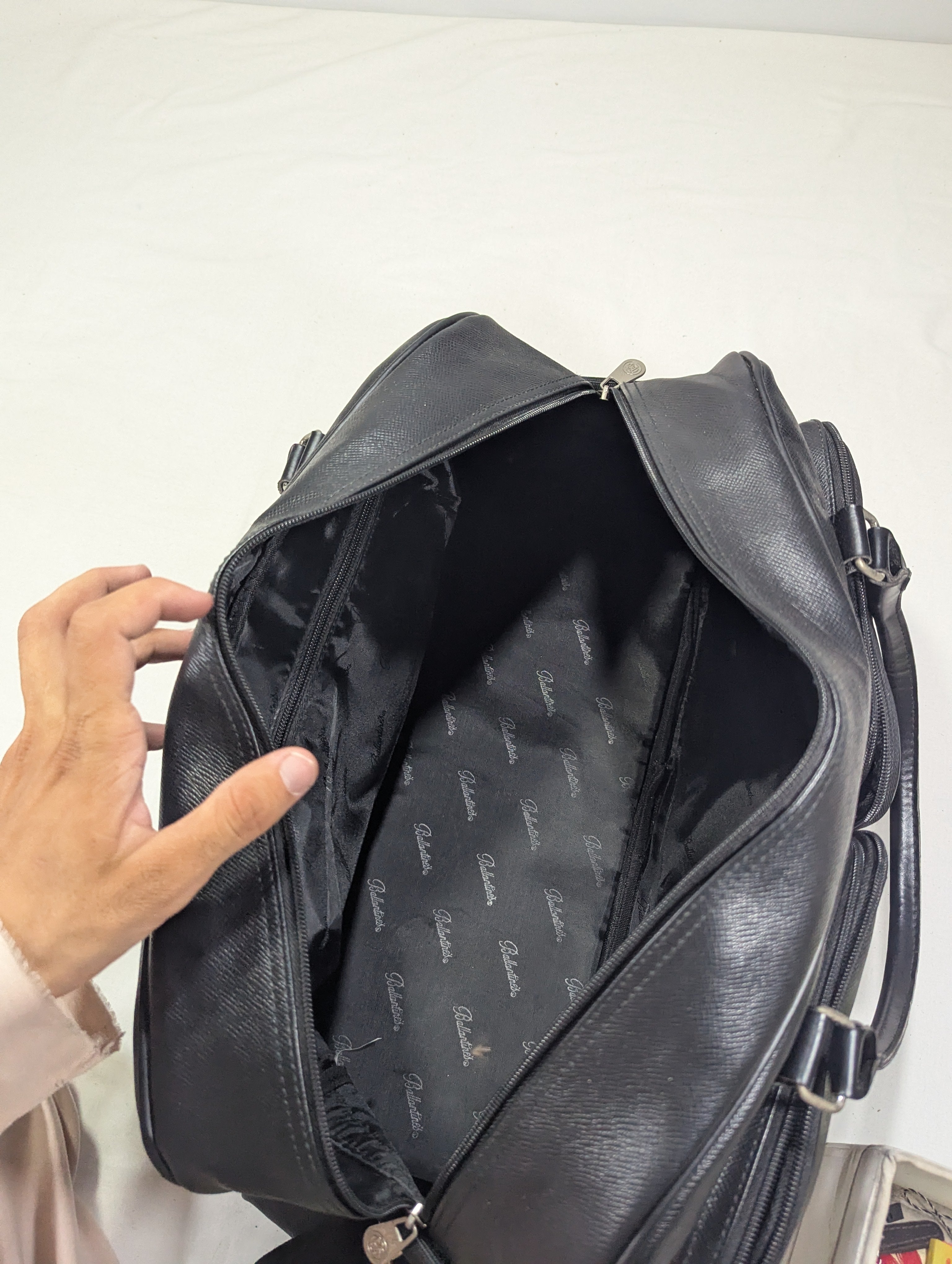 Pu leather, Genuine and Compact Korean Duffle Bag – Easy Storage & Travel Ab3
