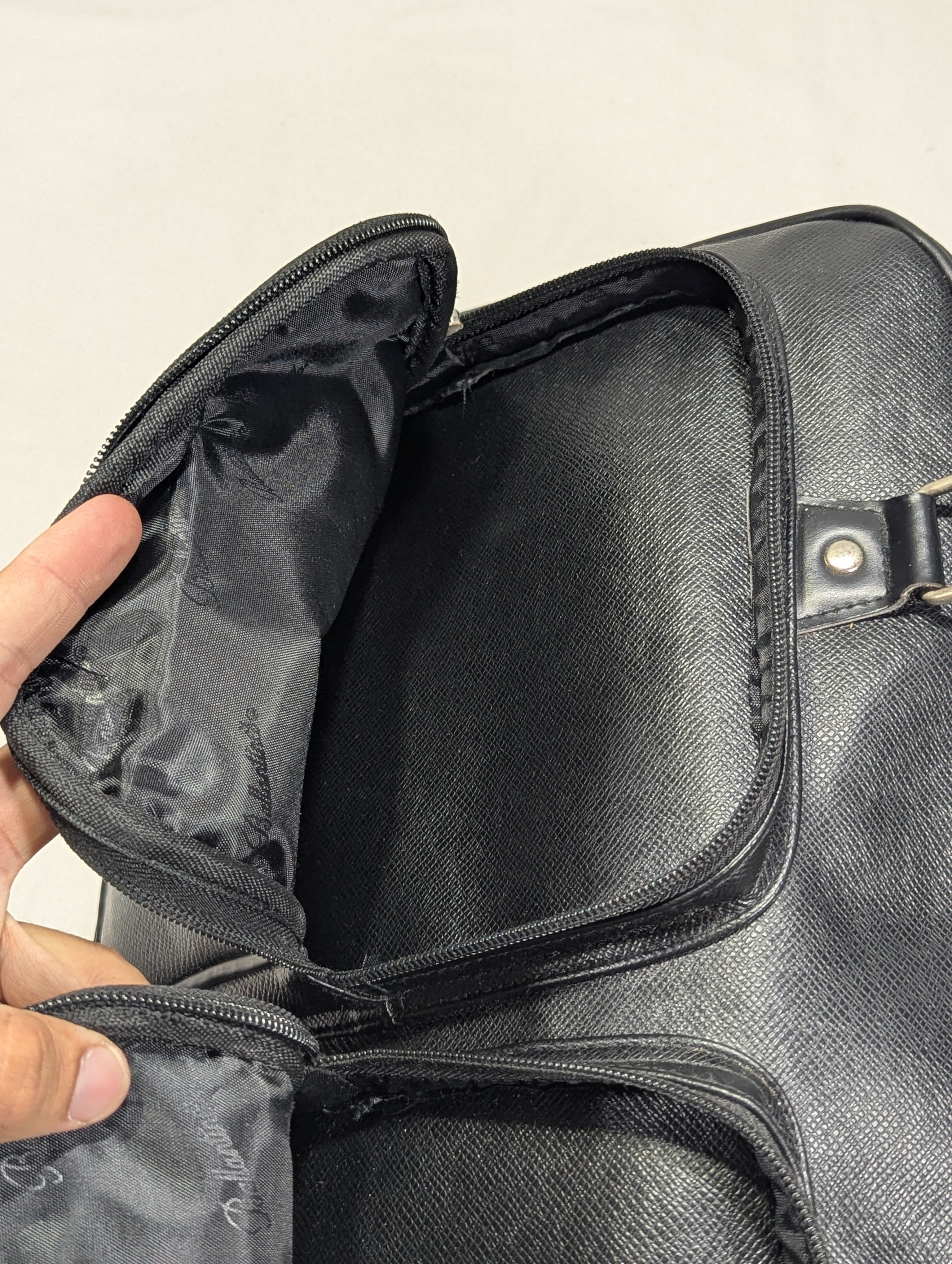 Pu leather, Genuine and Compact Korean Duffle Bag – Easy Storage & Travel Ab3