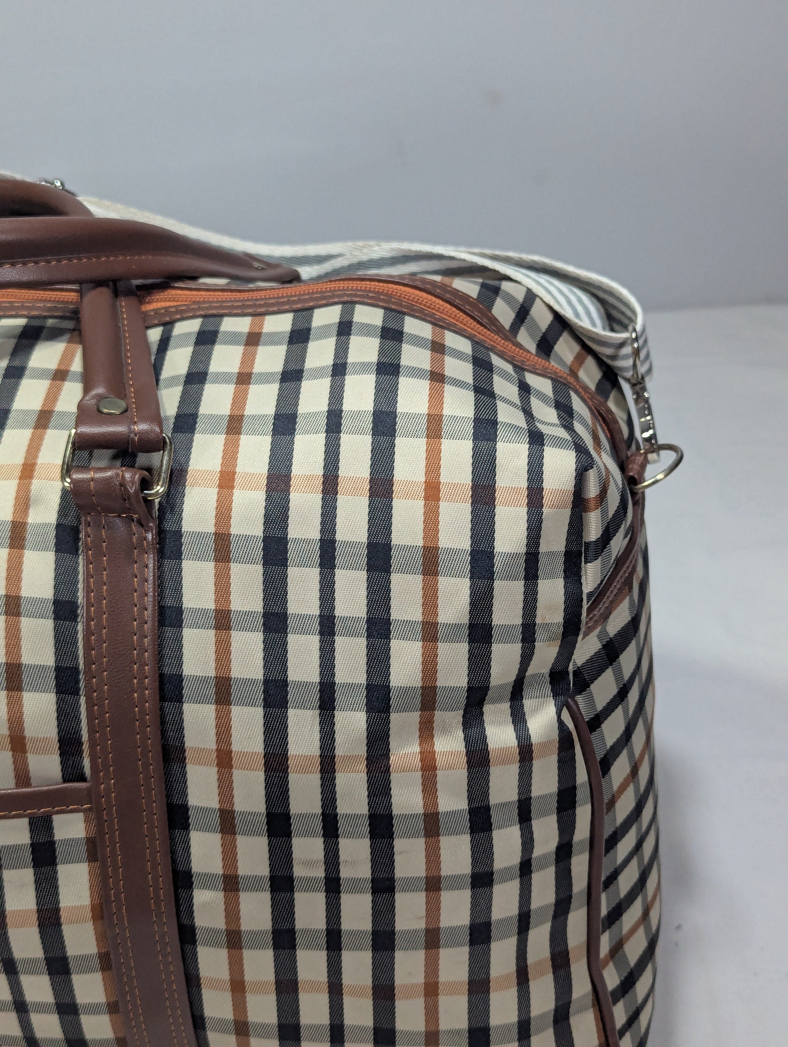 Korean Multipurpose Duffle – Chic and Practical Ab3