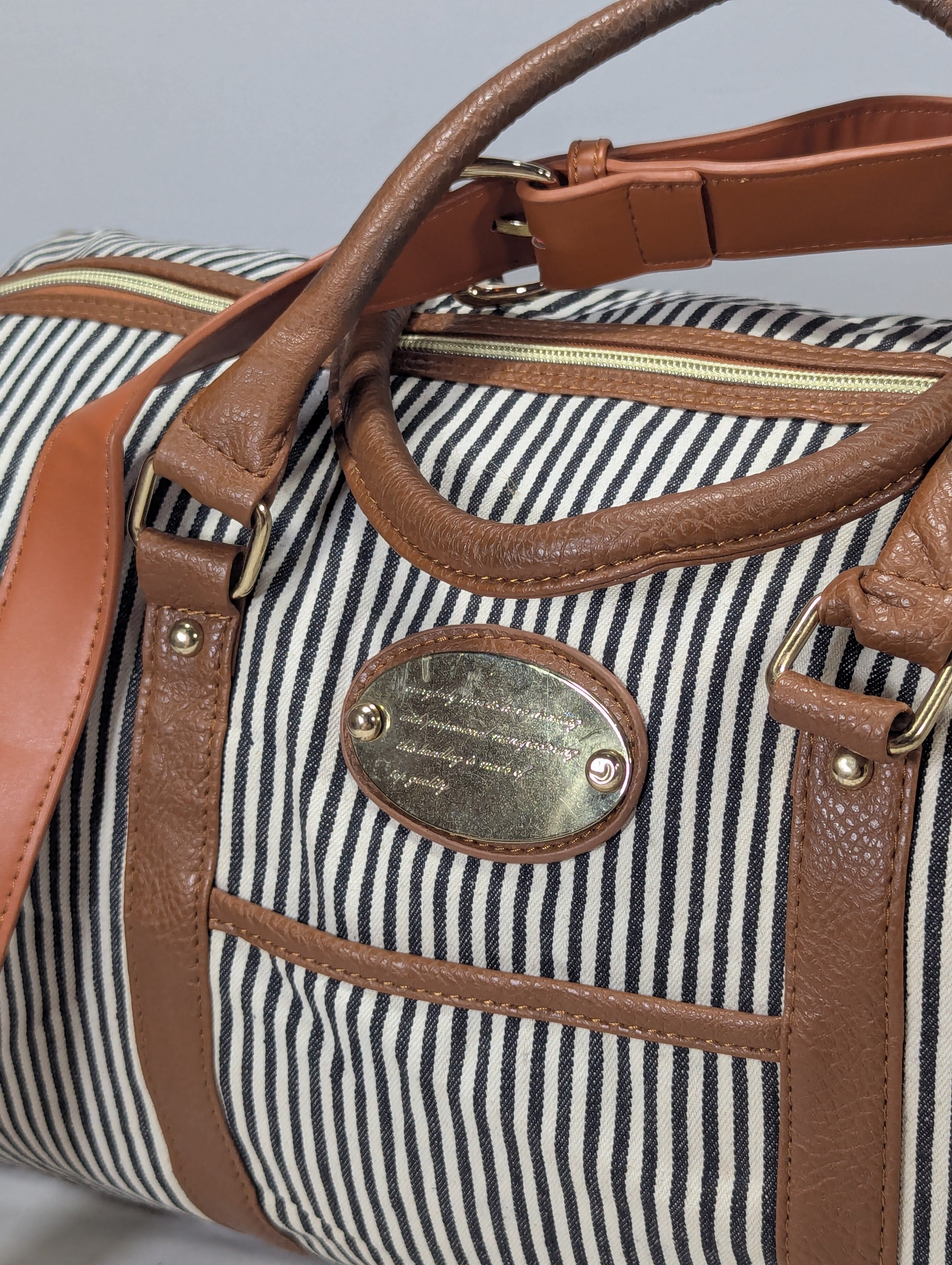 K-Fashion Inspired Duffle Bag – Casual & Stylish Ab3