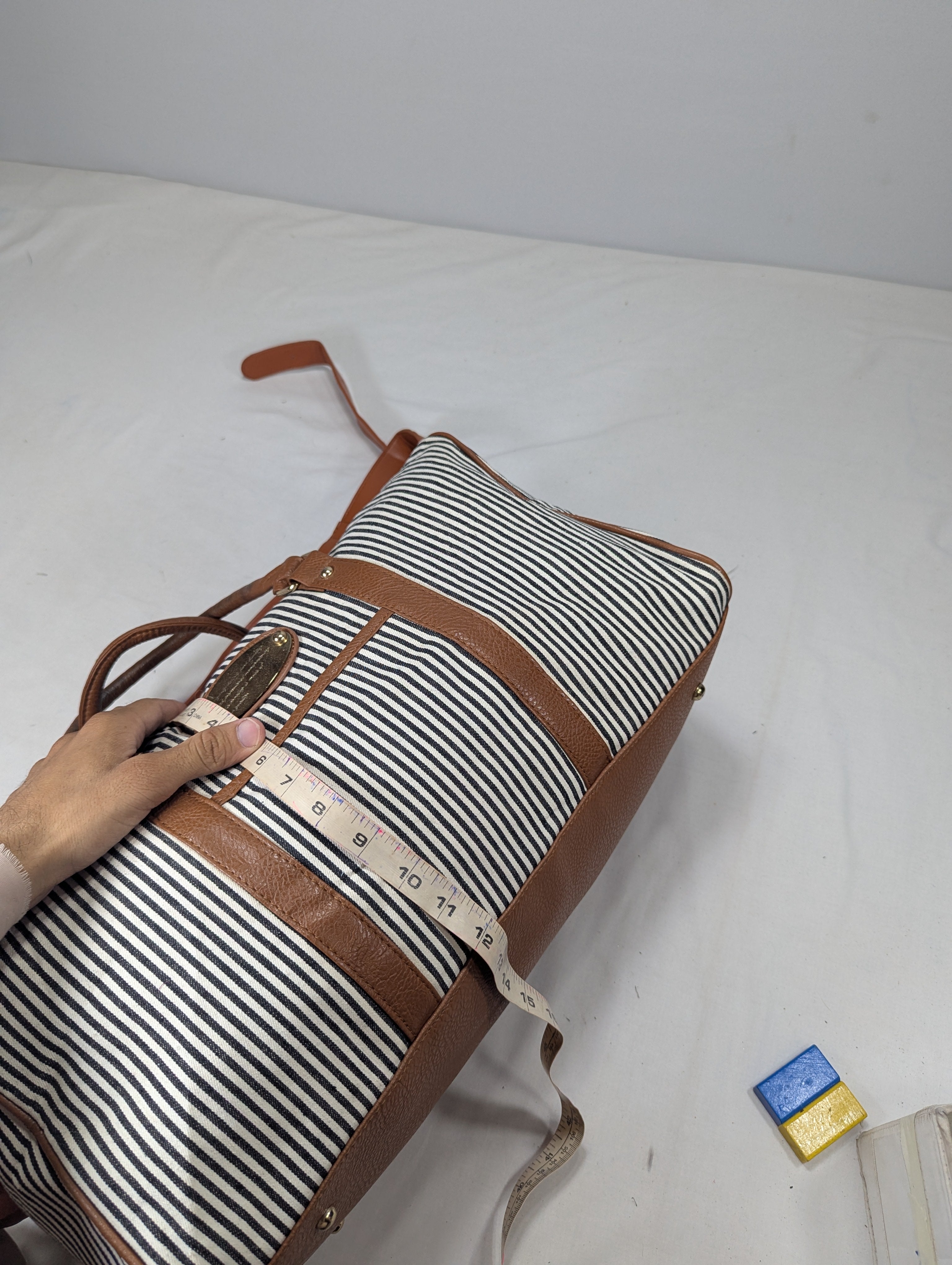 K-Fashion Inspired Duffle Bag – Casual & Stylish Ab3