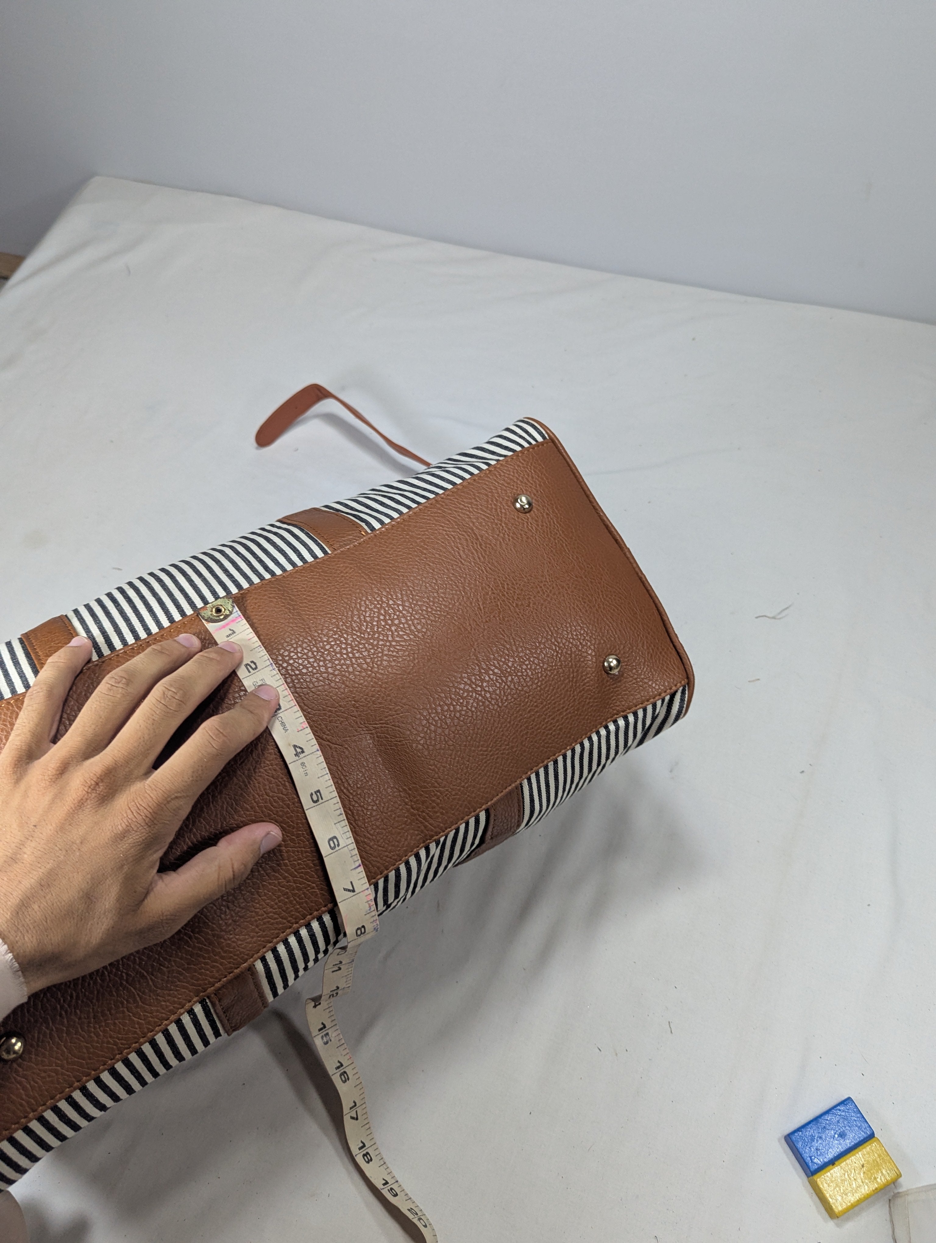 K-Fashion Inspired Duffle Bag – Casual & Stylish Ab3