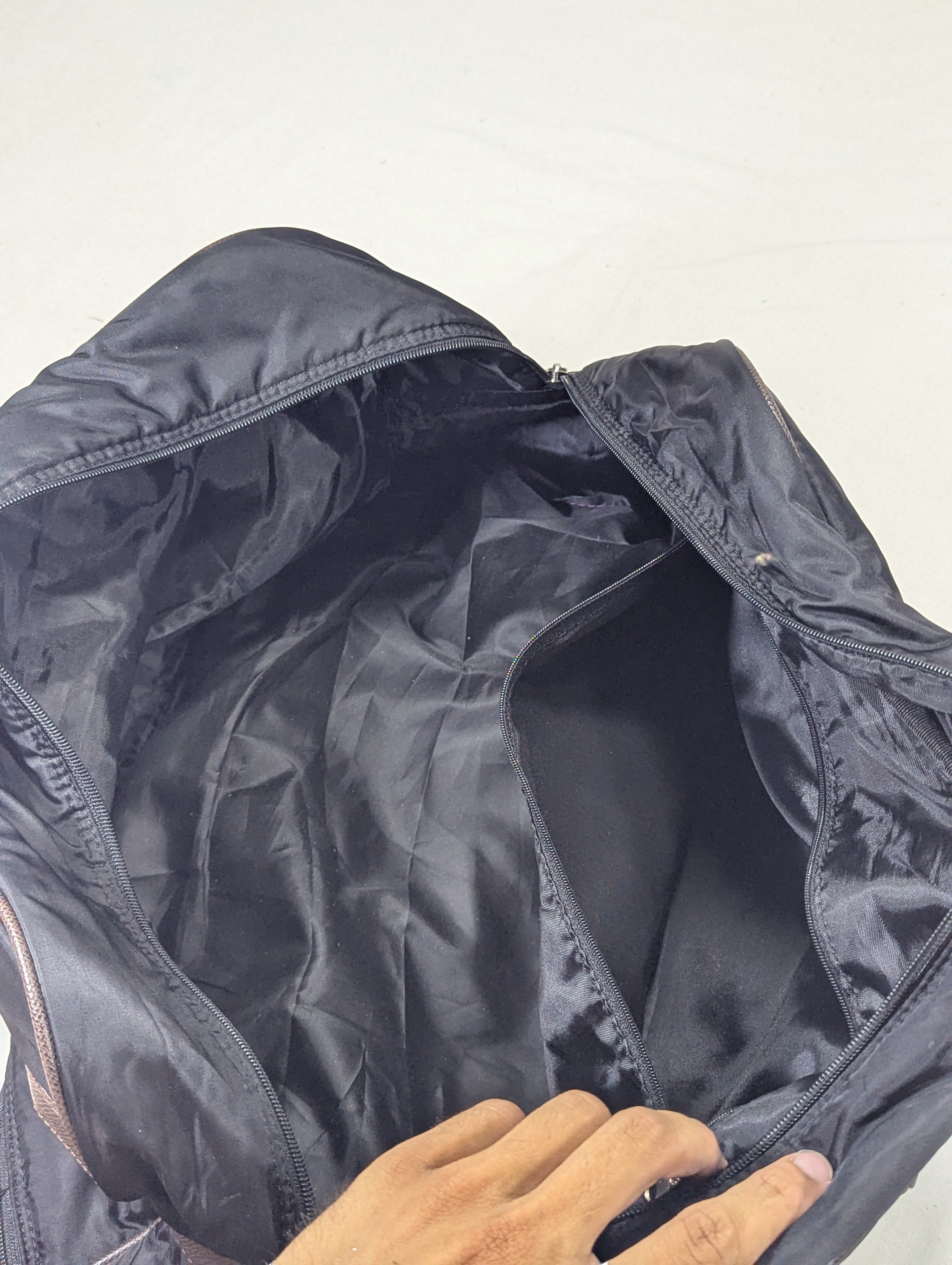 Minimalist Korean Duffle Bag – Unisex Travel Tote U3