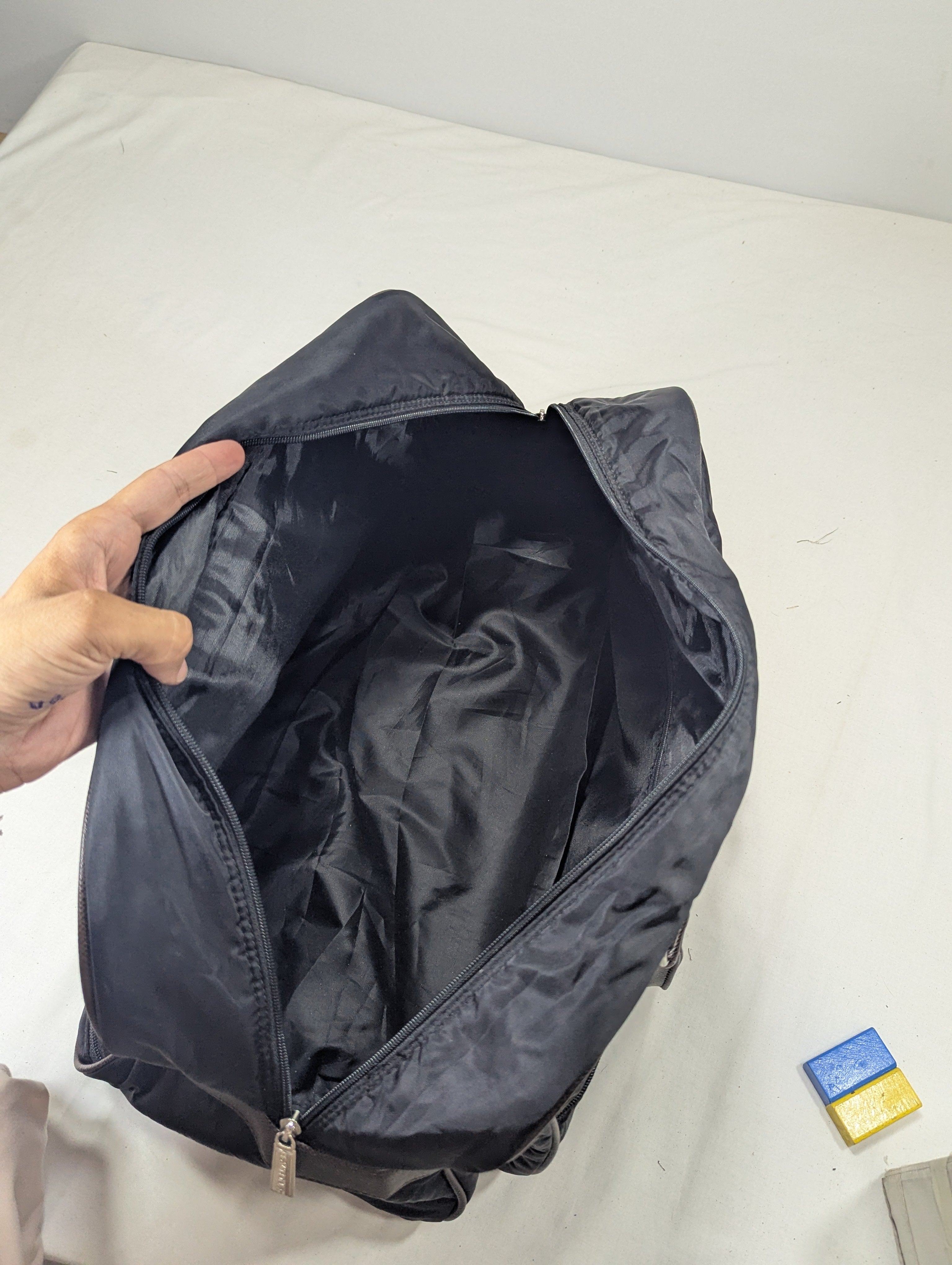 Minimalist Korean Duffle Bag – Unisex Travel Tote U3