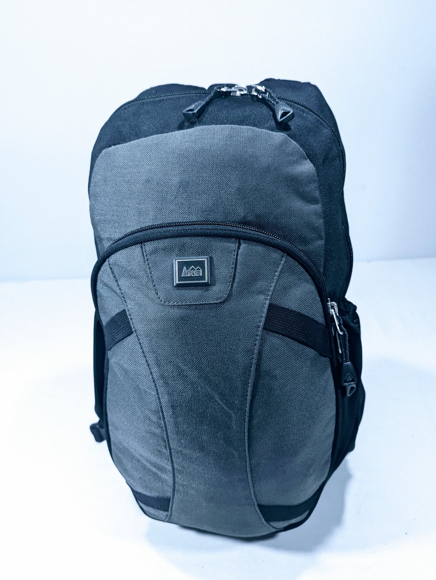 REI USA brand trendy backpack, U25