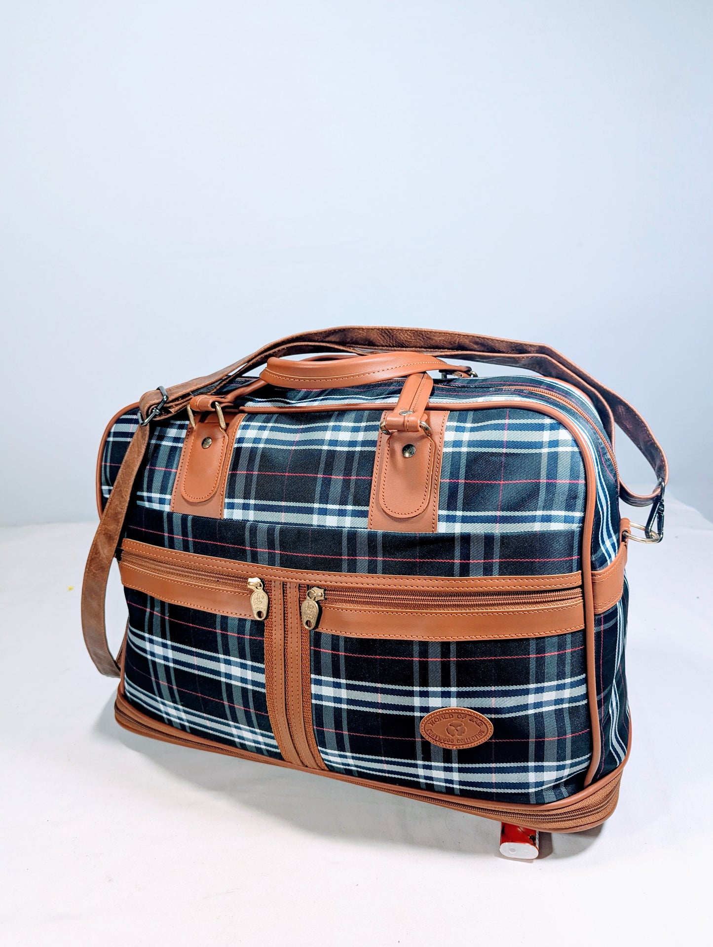 Adjustable size duffle bag from Korean lot collection