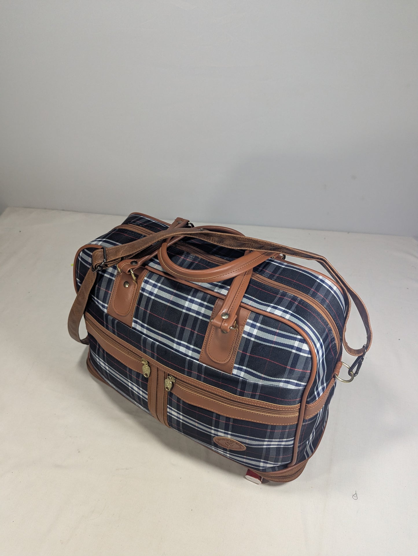 Adjustable size duffle bag from Korean lot collection