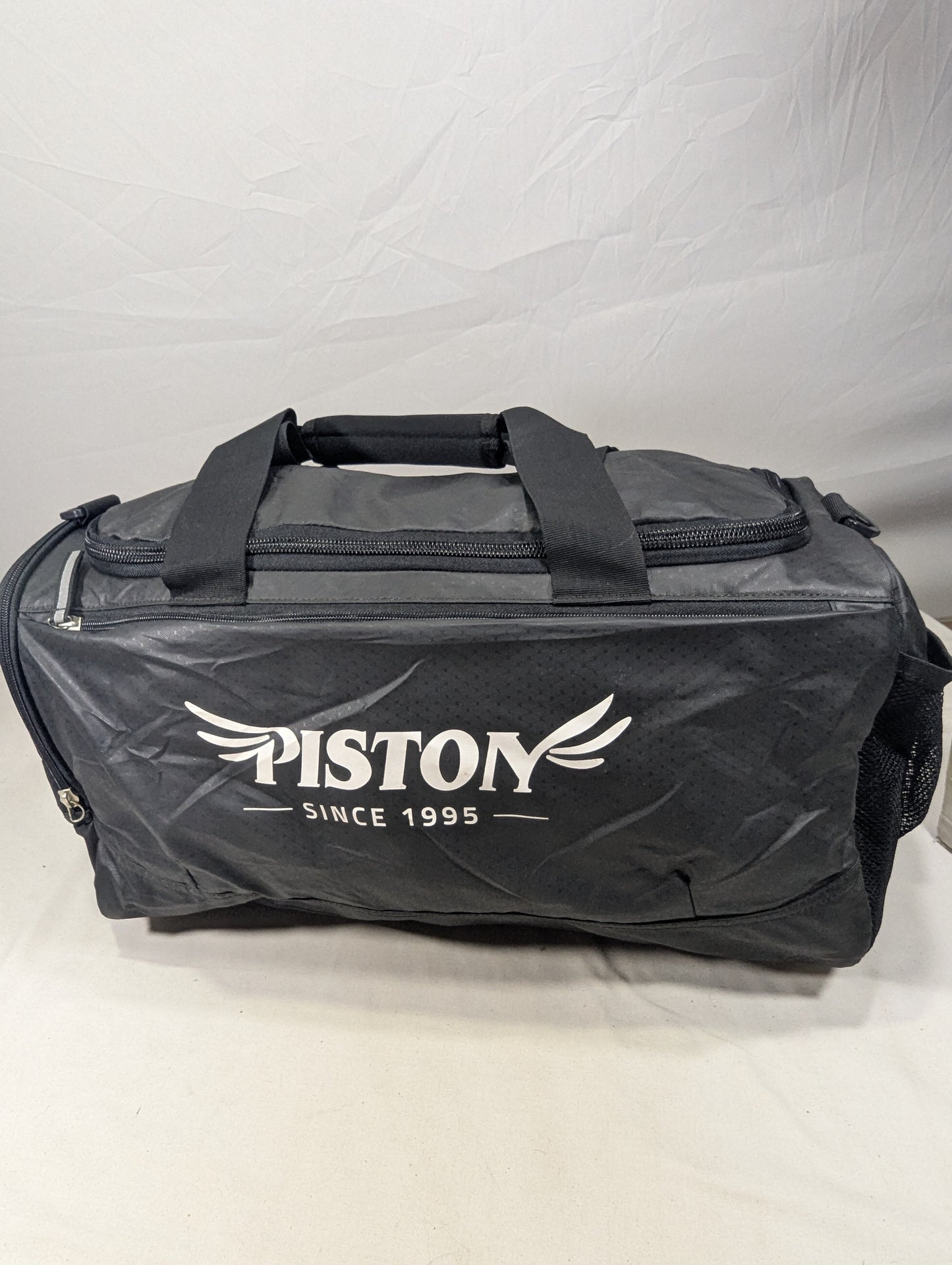Slim attractive gym bag with separate shoes portion