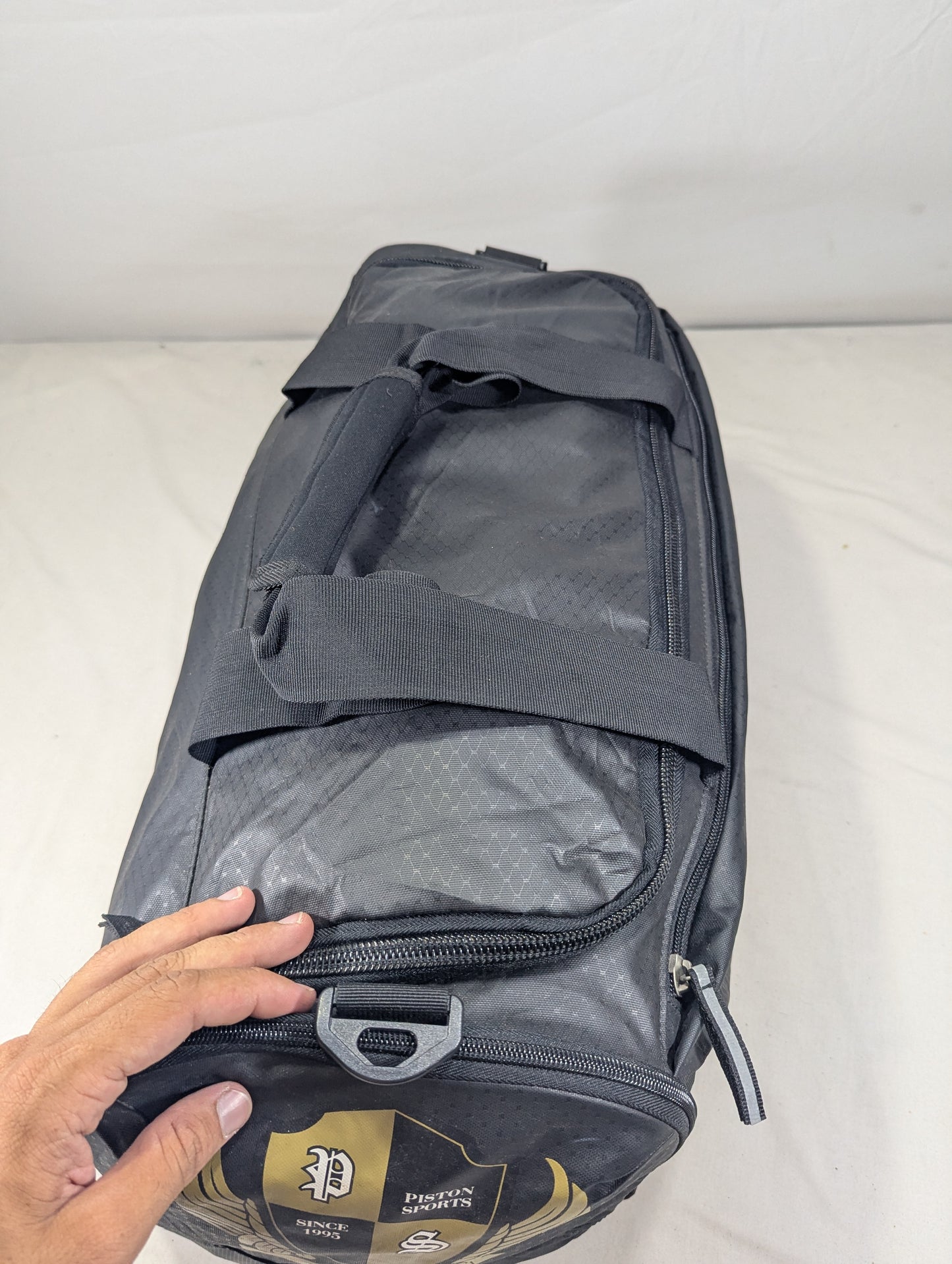 Slim attractive gym bag with separate shoes portion