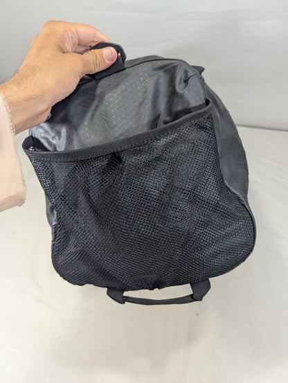 Slim attractive gym bag with separate shoes portion
