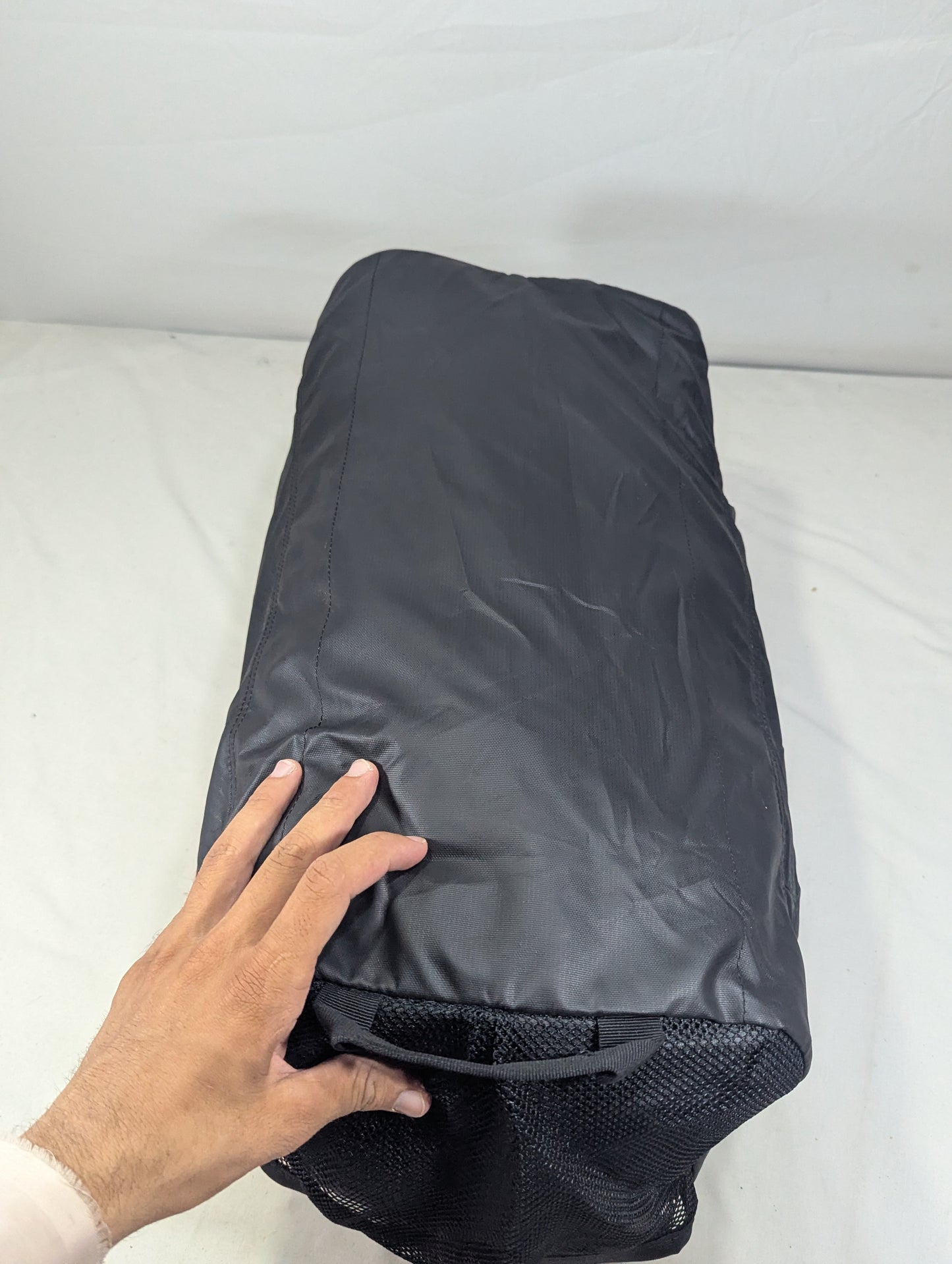 Slim attractive gym bag with separate shoes portion
