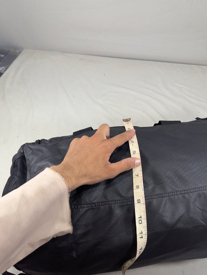 Slim attractive gym bag with separate shoes portion