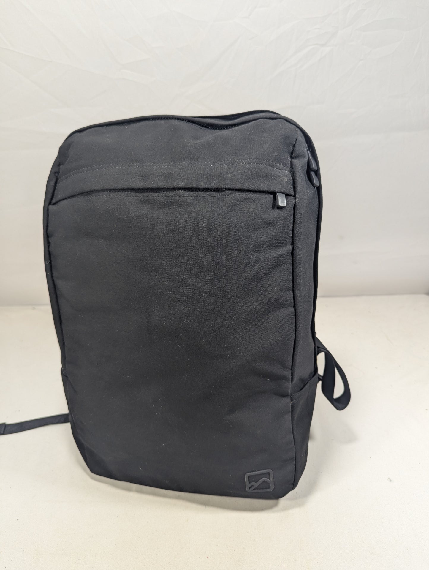 Slim and smart laptop backpack