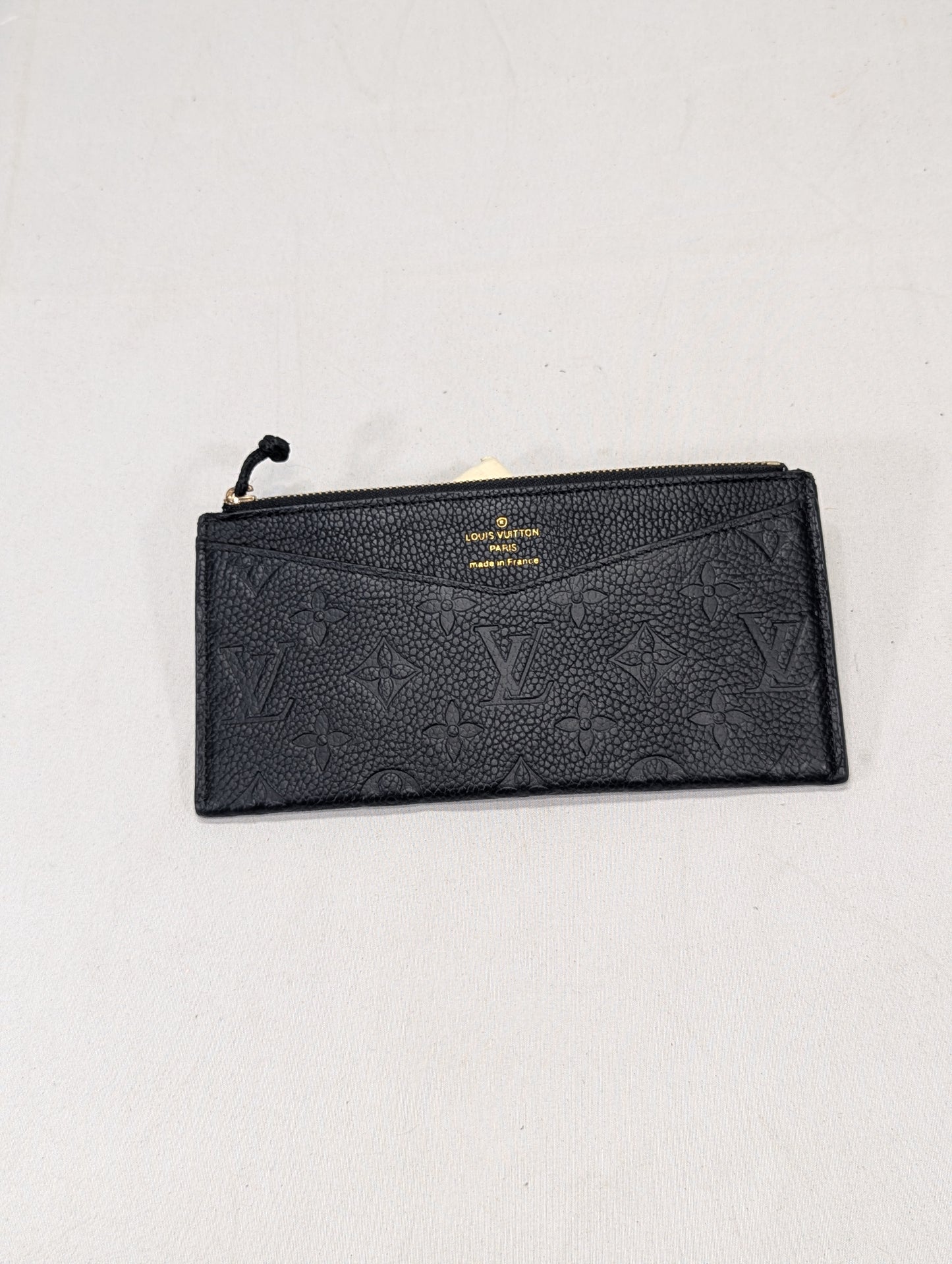 Luis Vuitton/ Title will update soon