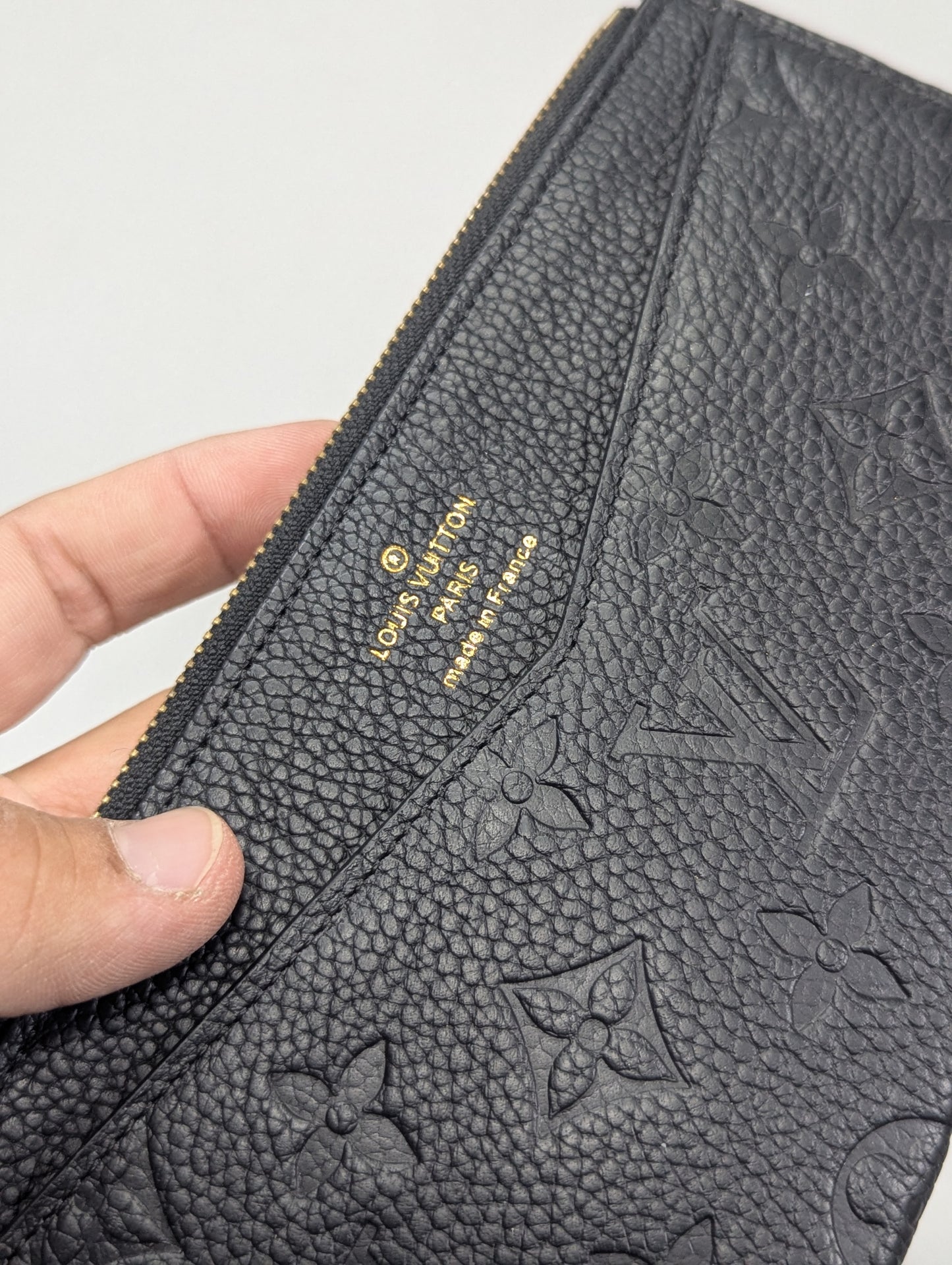 Luis Vuitton/ Title will update soon