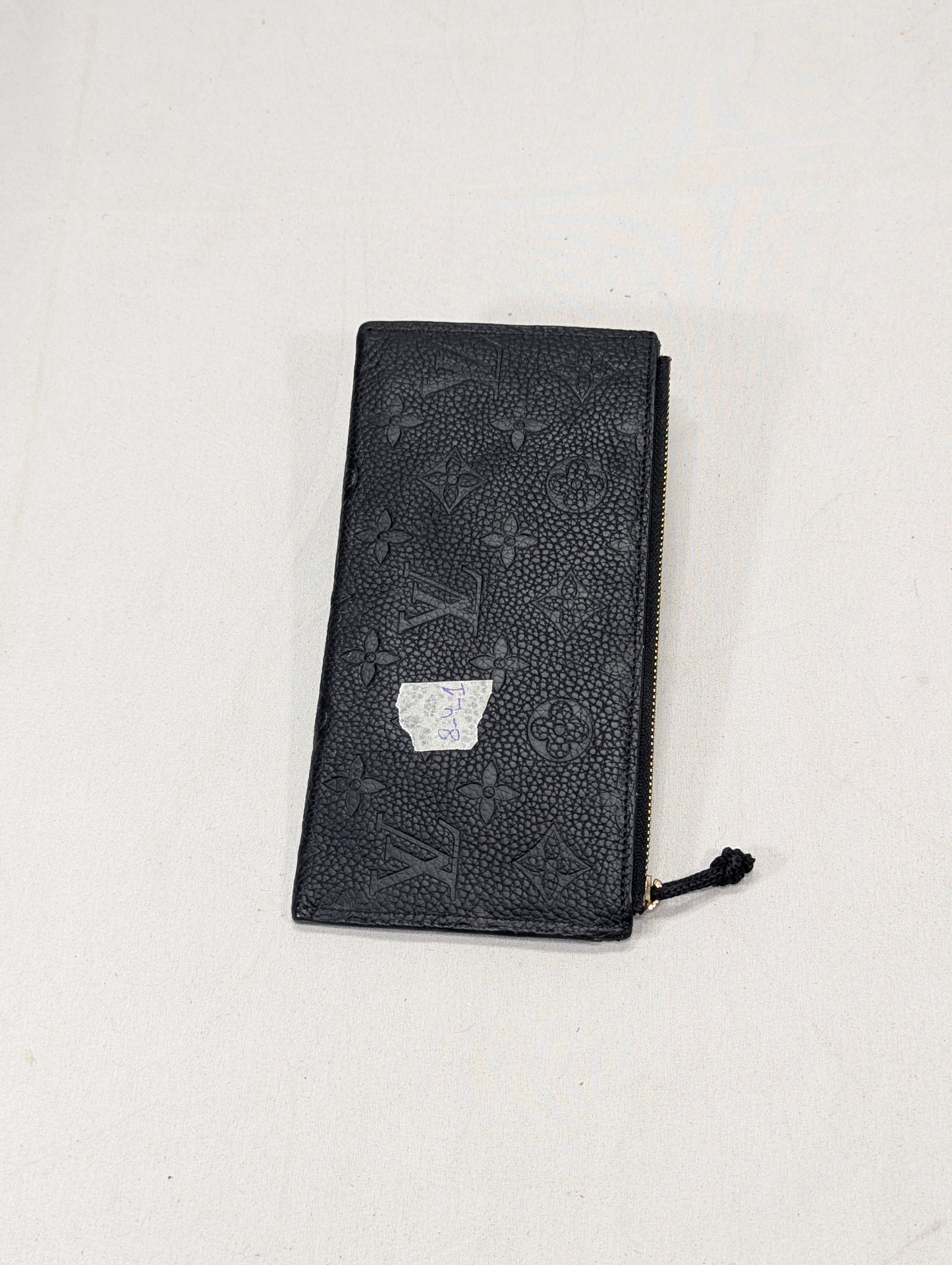 Luis Vuitton/ Title will update soon