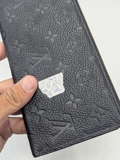 Luis Vuitton/ Title will update soon