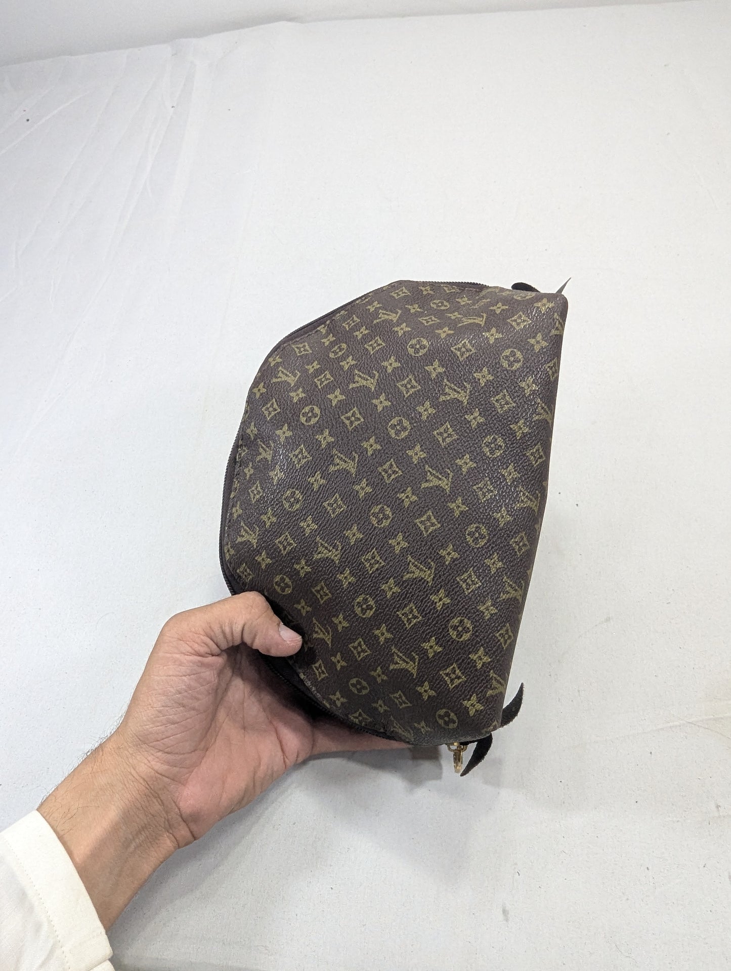 Luis Vuitton/ Title will update soon