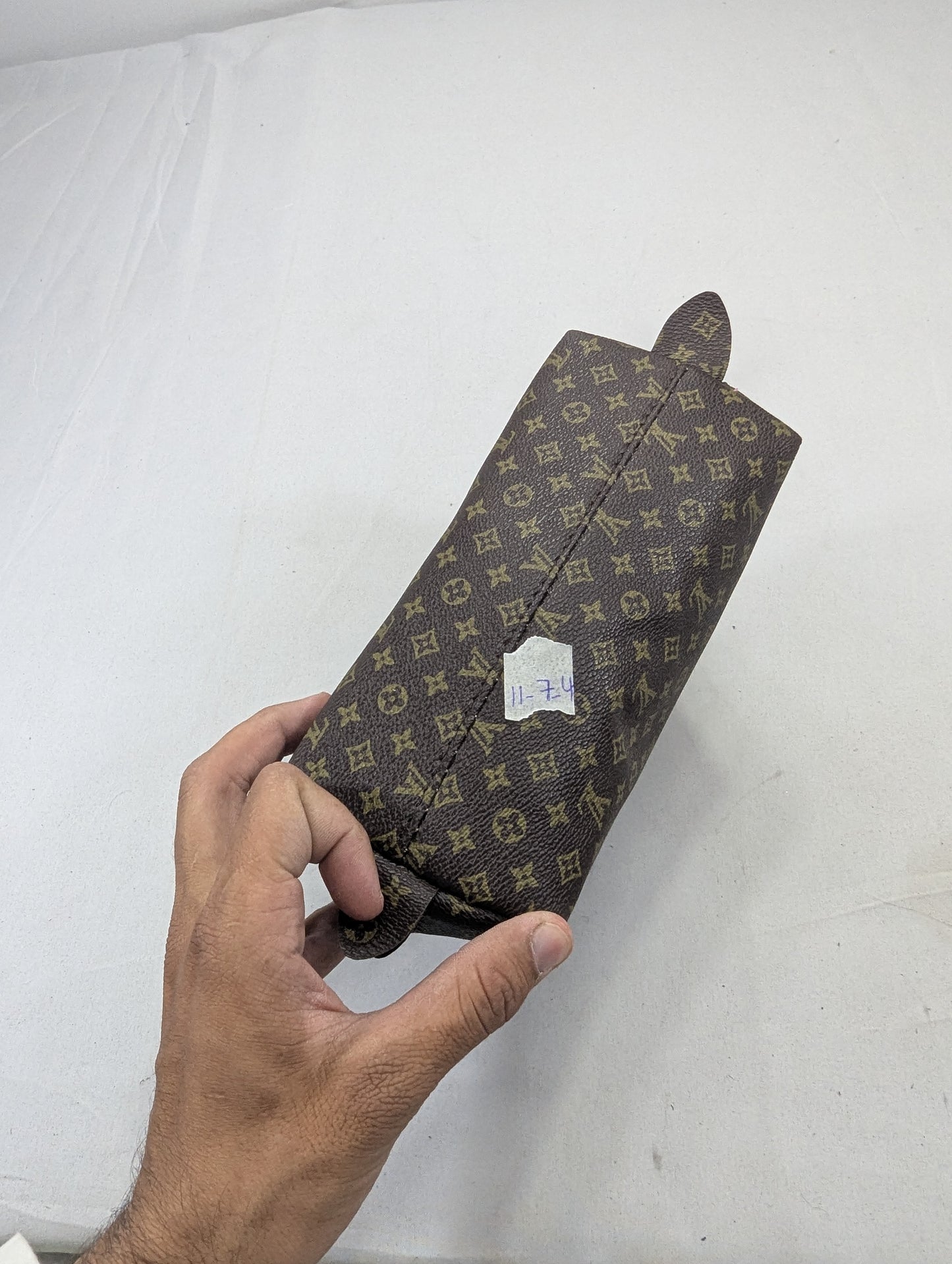 Luis Vuitton/ Title will update soon
