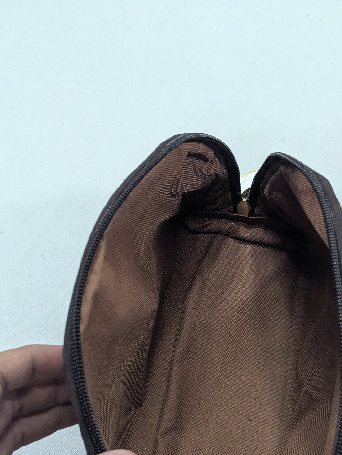 Luis Vuitton/ Title will update soon