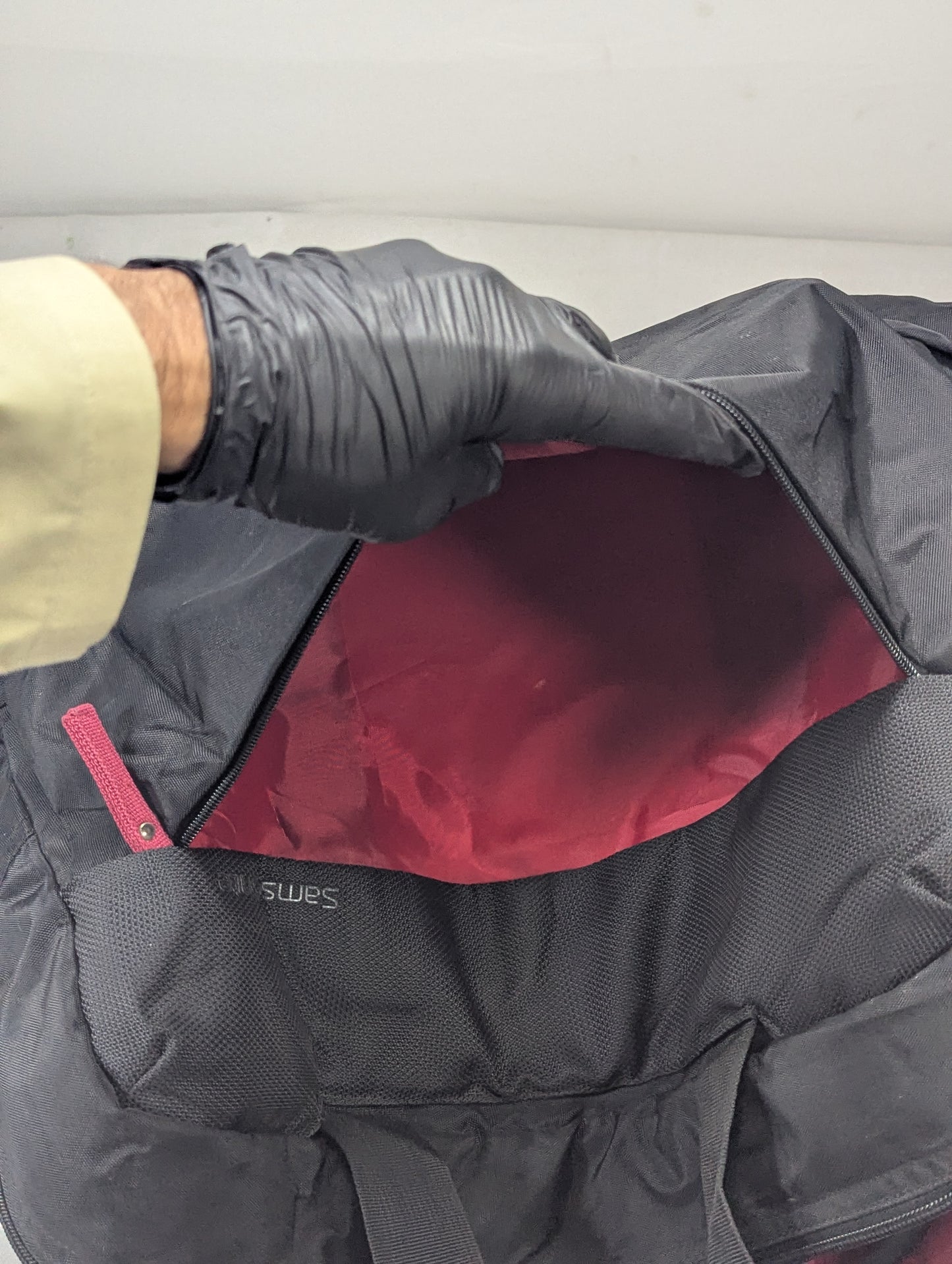 Samsonite/ Title will update soon