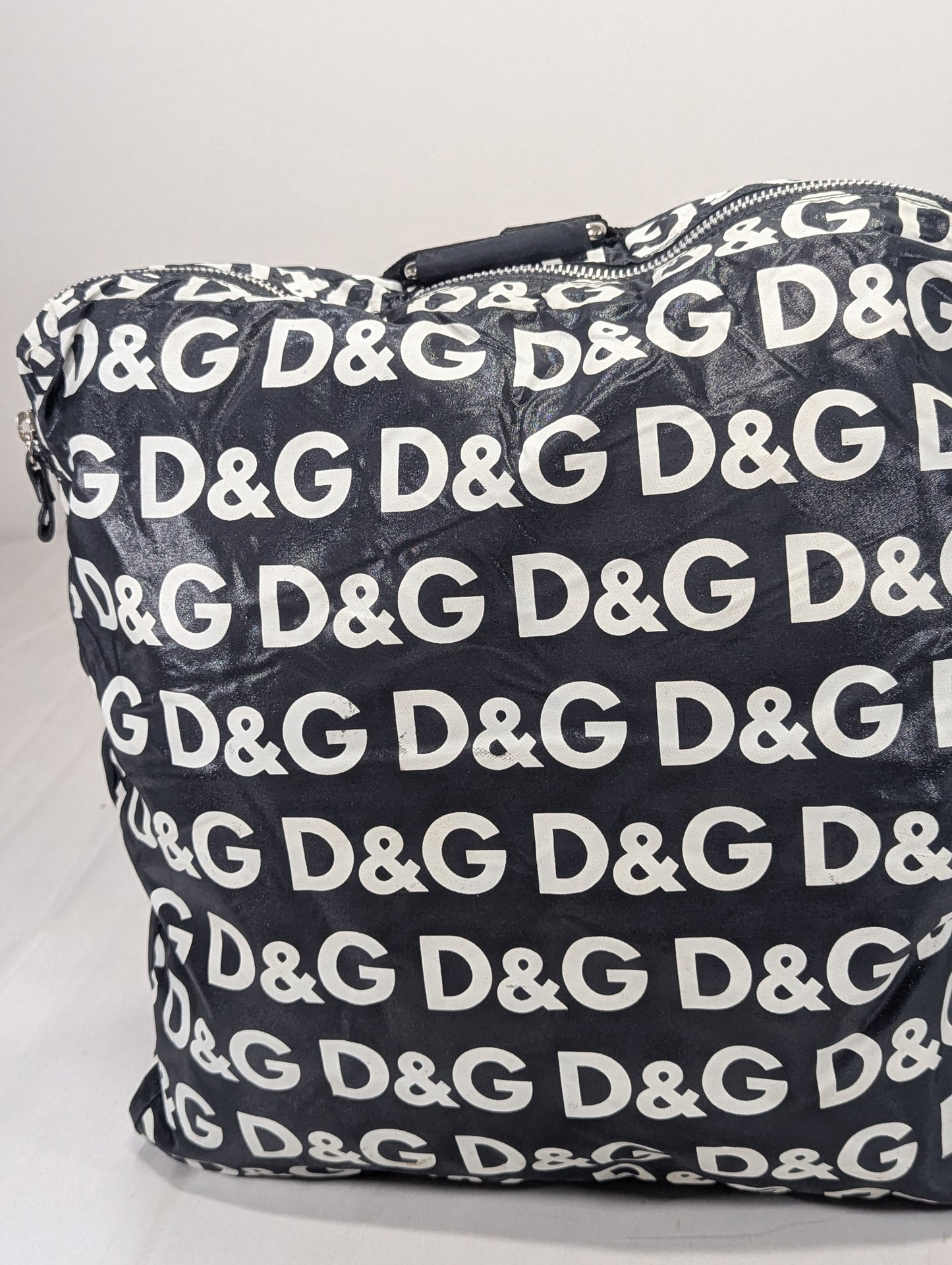 Dolce & Gabbana Title will update soon