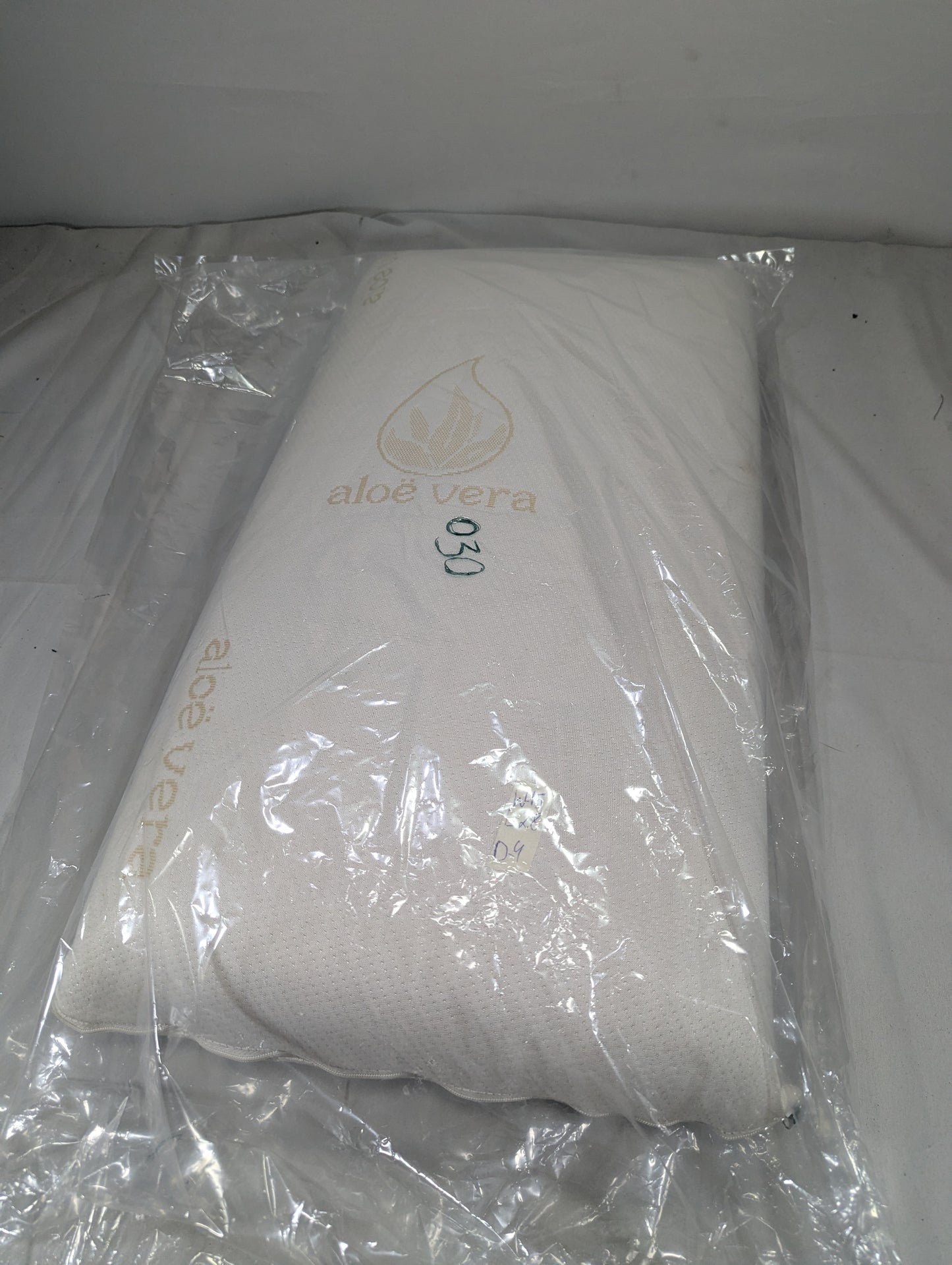 Imported Lot Memory foam Pillow P030