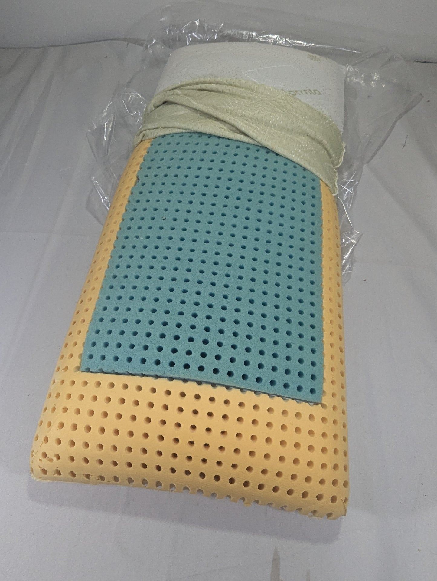 Imported Lot Memory foam Pillow P043