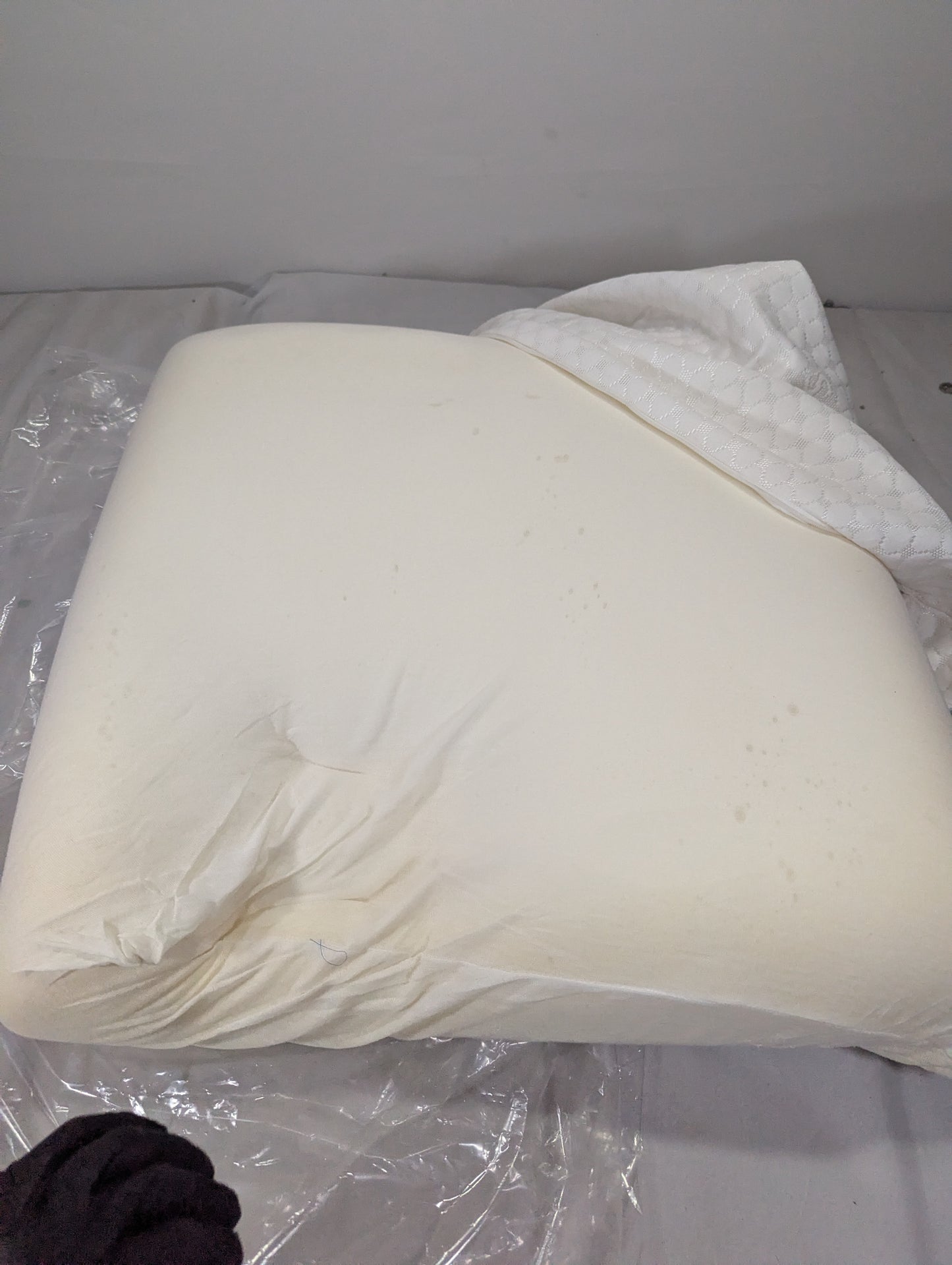 Imported Authentic Memory foam Pillow P077