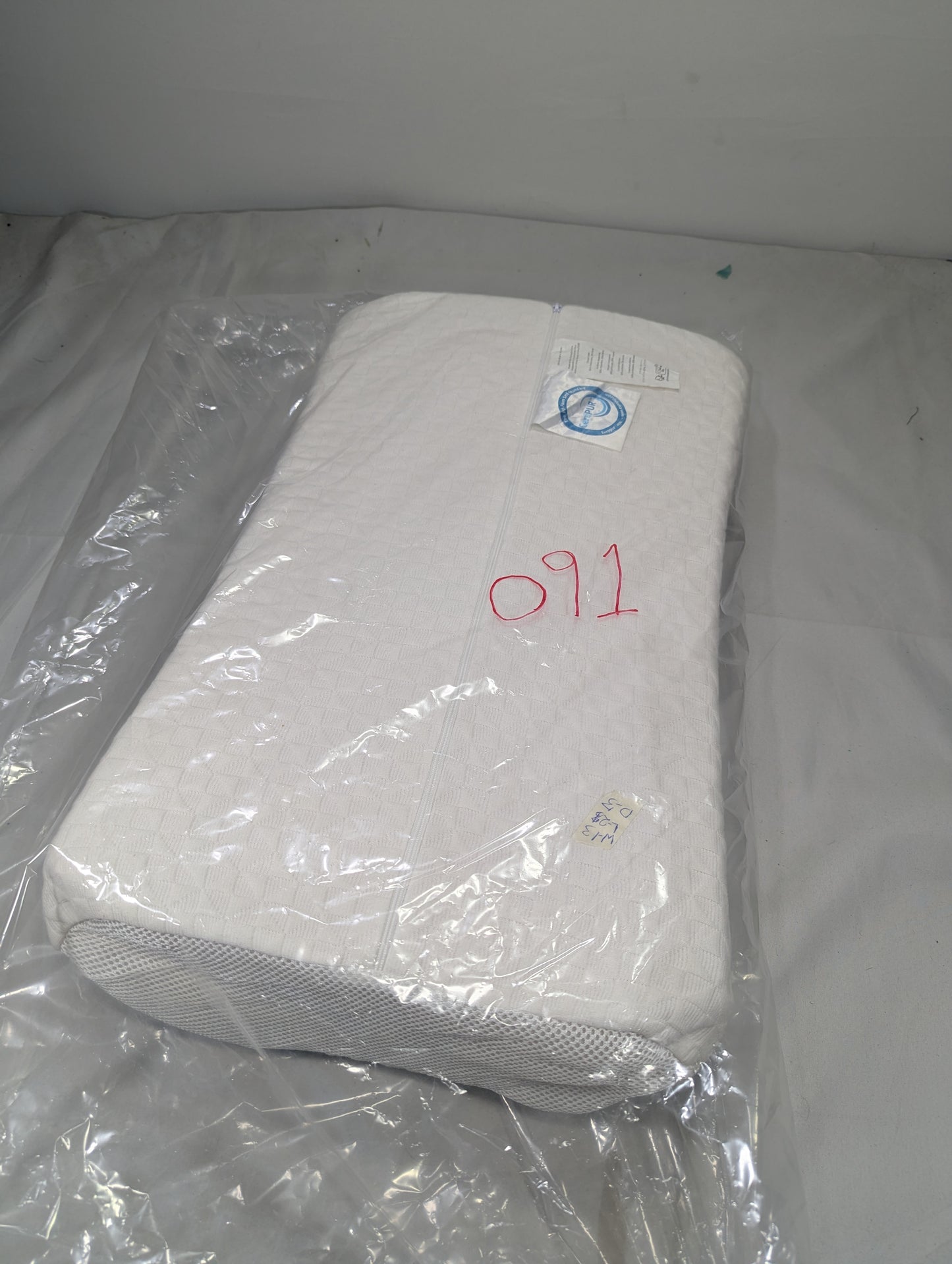 LATEX Imported Authentic Memory foam Pillow P091