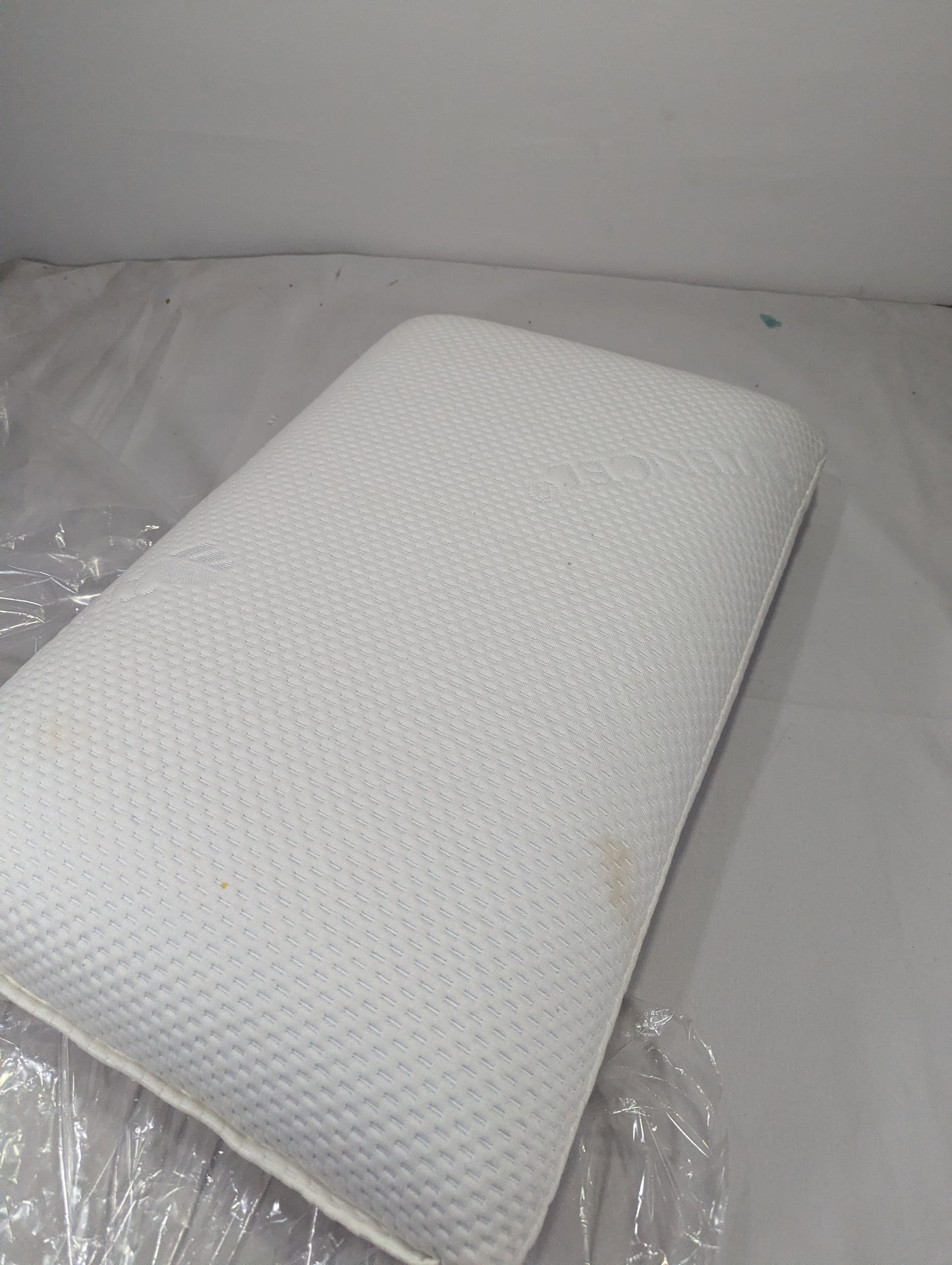 Imported Authentic Memory foam Pillow P0111
