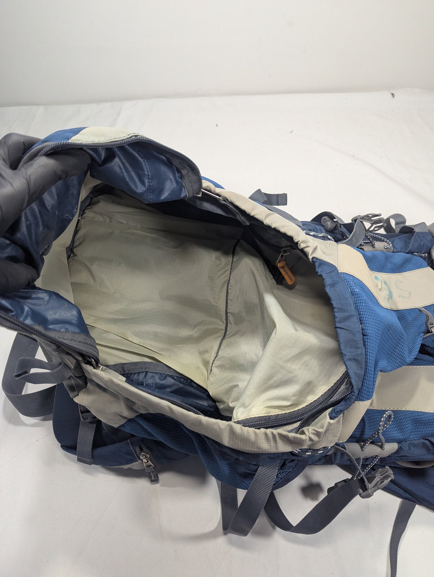 Deuter 60L German Hiking tourist Title will update soon