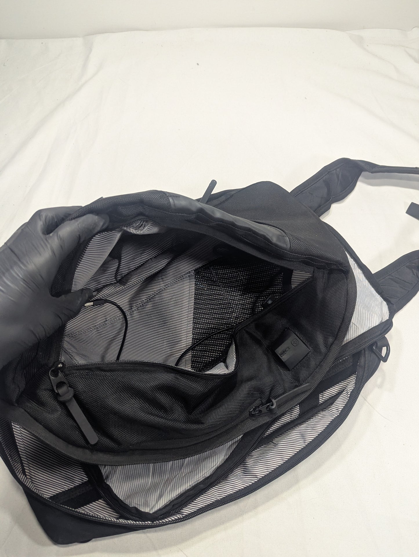 Swiss Gear Title will update soon