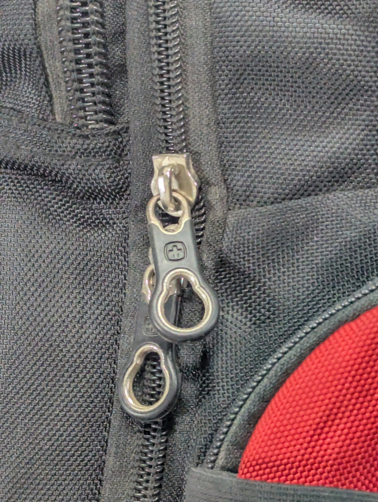 Swiss Gear Title will update soon