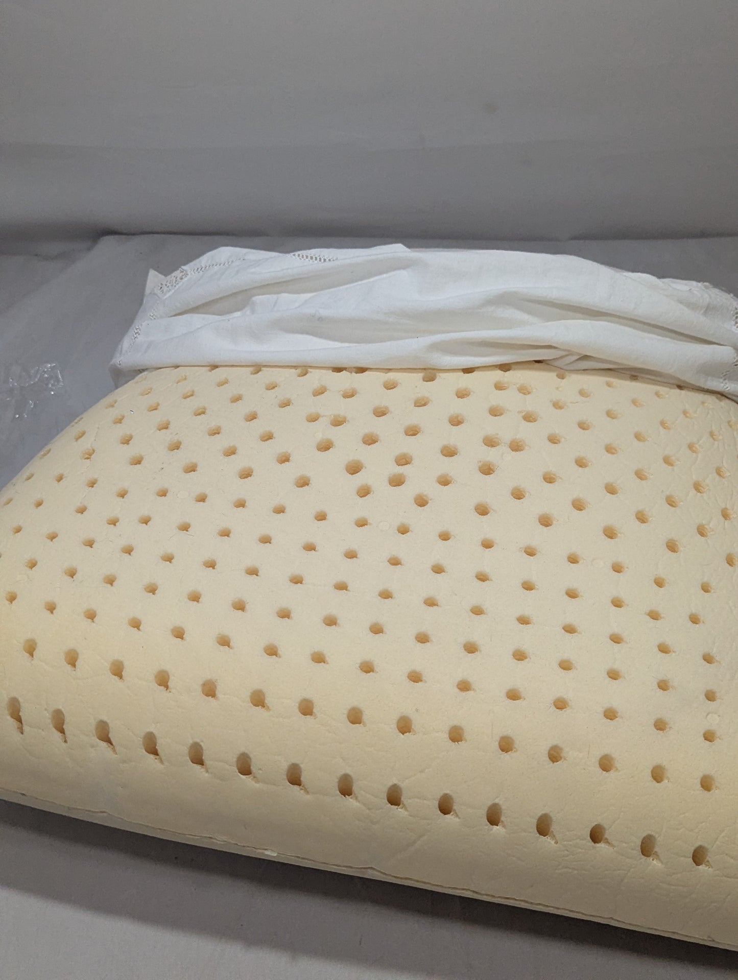 LATEX Imported Lot Memory foam Pillow P0201